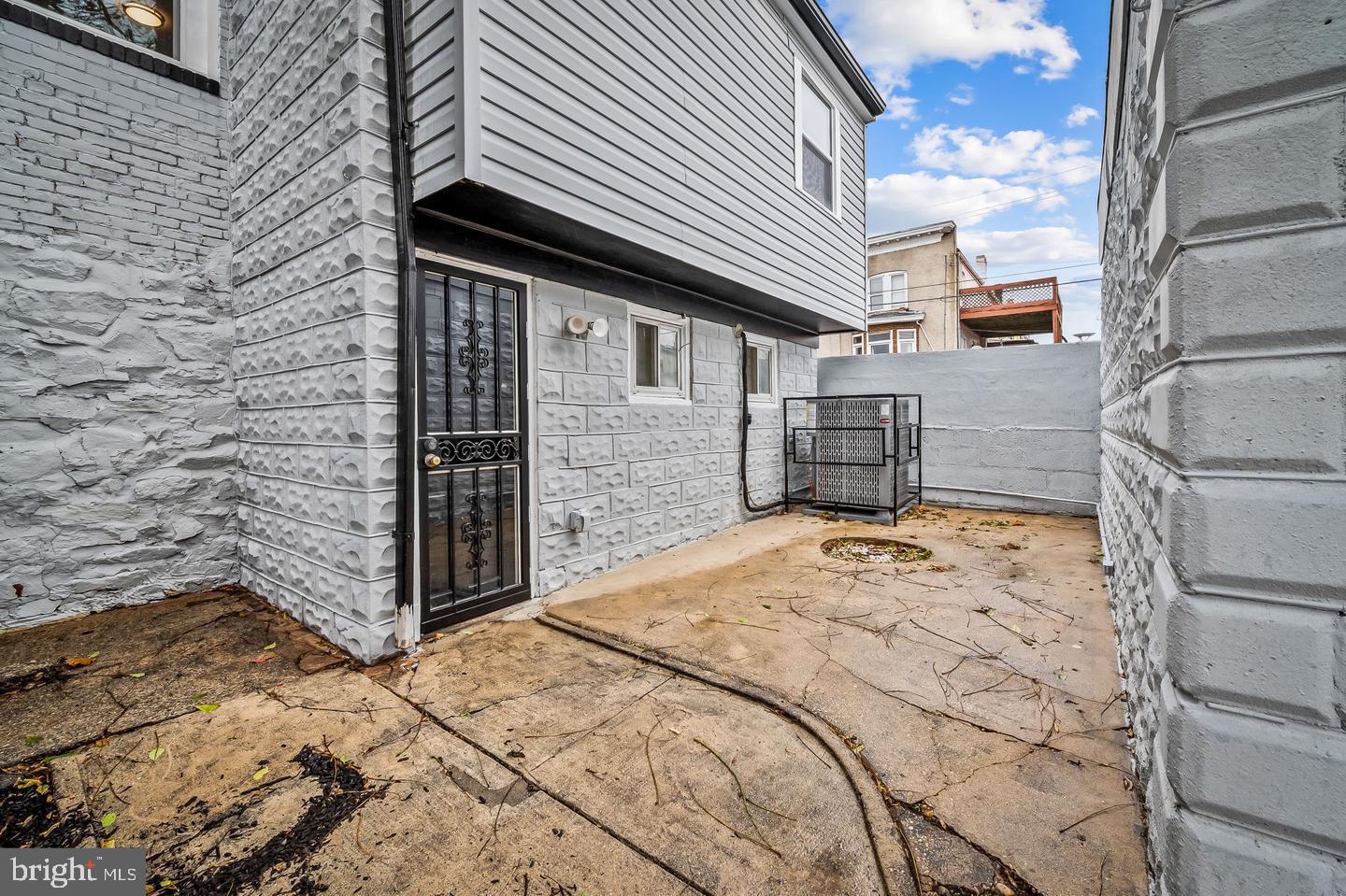 EVERGREEN LAWN - Residential