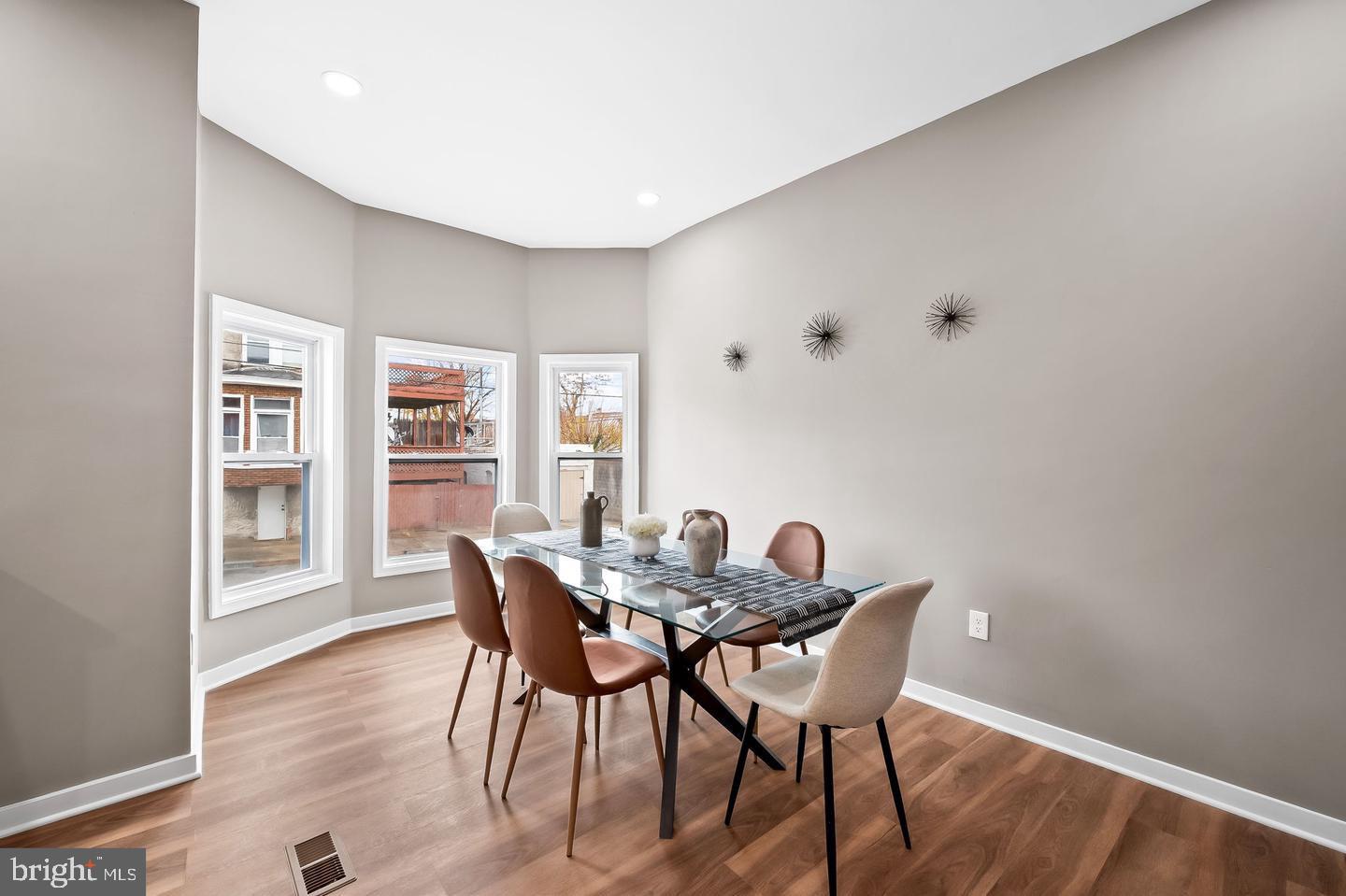 EVERGREEN LAWN - Residential