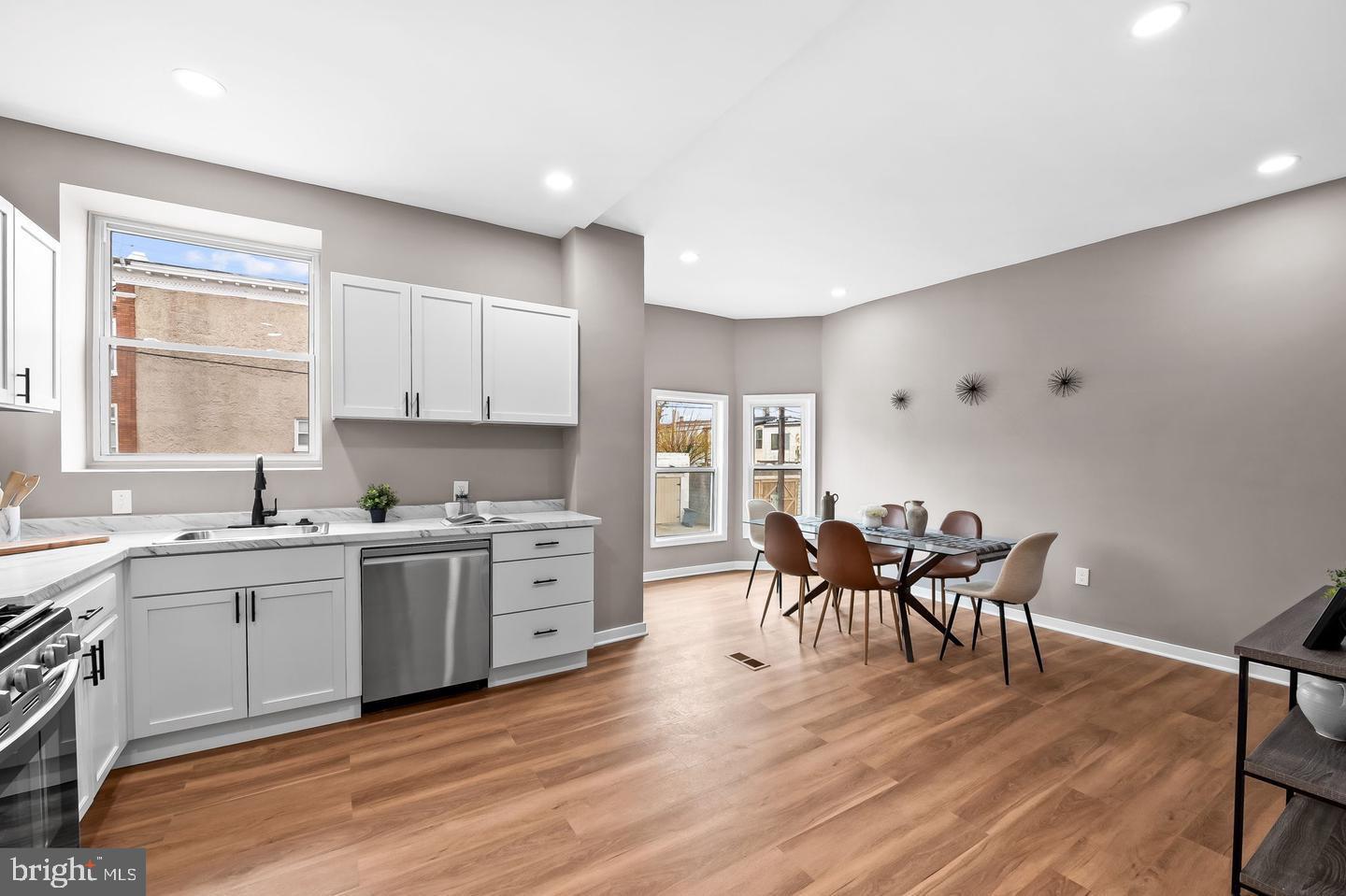 EVERGREEN LAWN - Residential