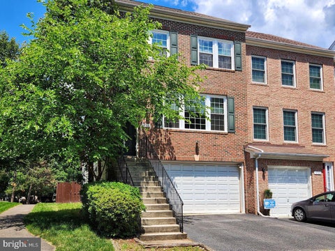 Townhouse For Rent - 13906 Gothic Drive<br/> Fairfax County, CENTREVILLE, VA 20121