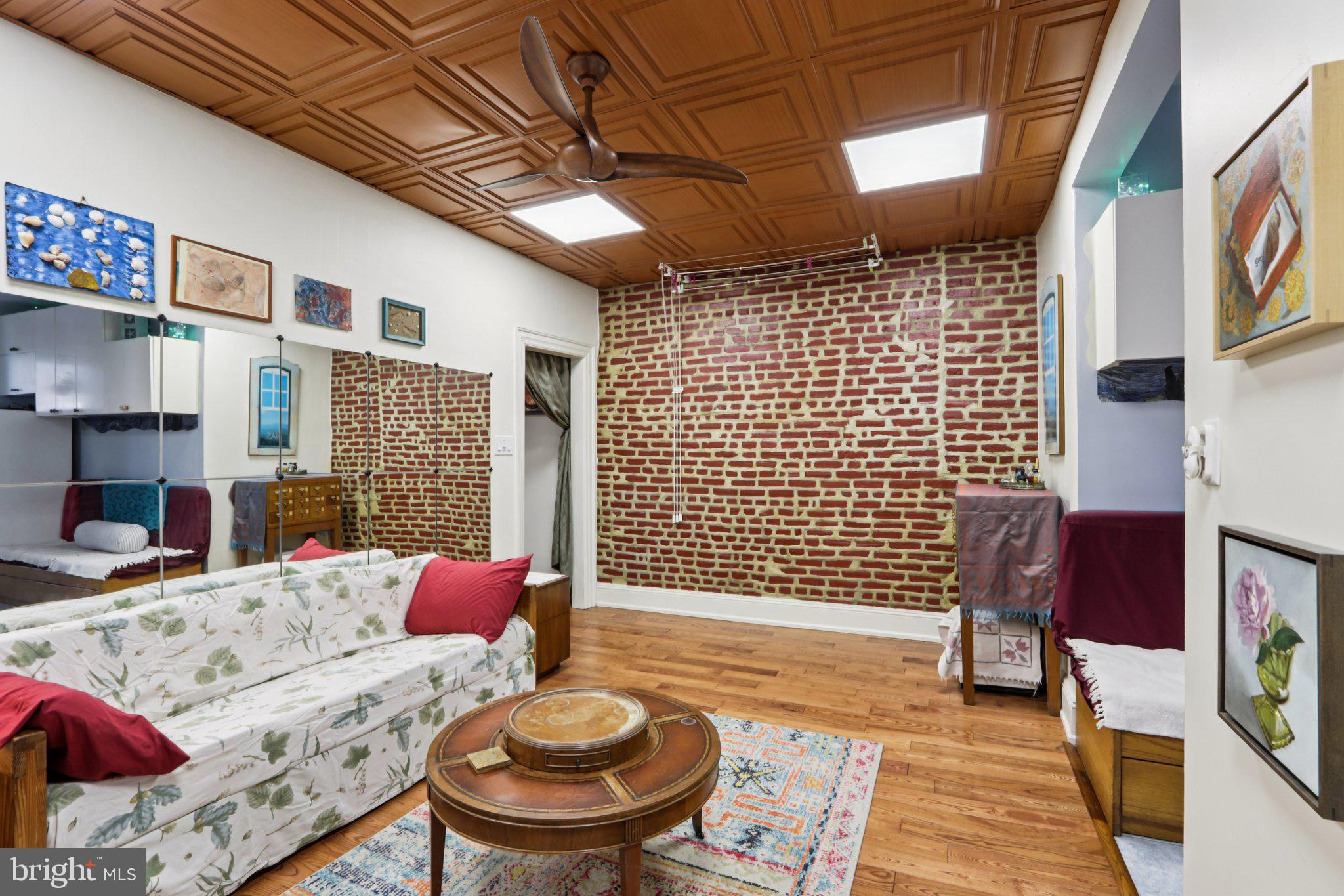 UNIVERSITY CITY - Residential