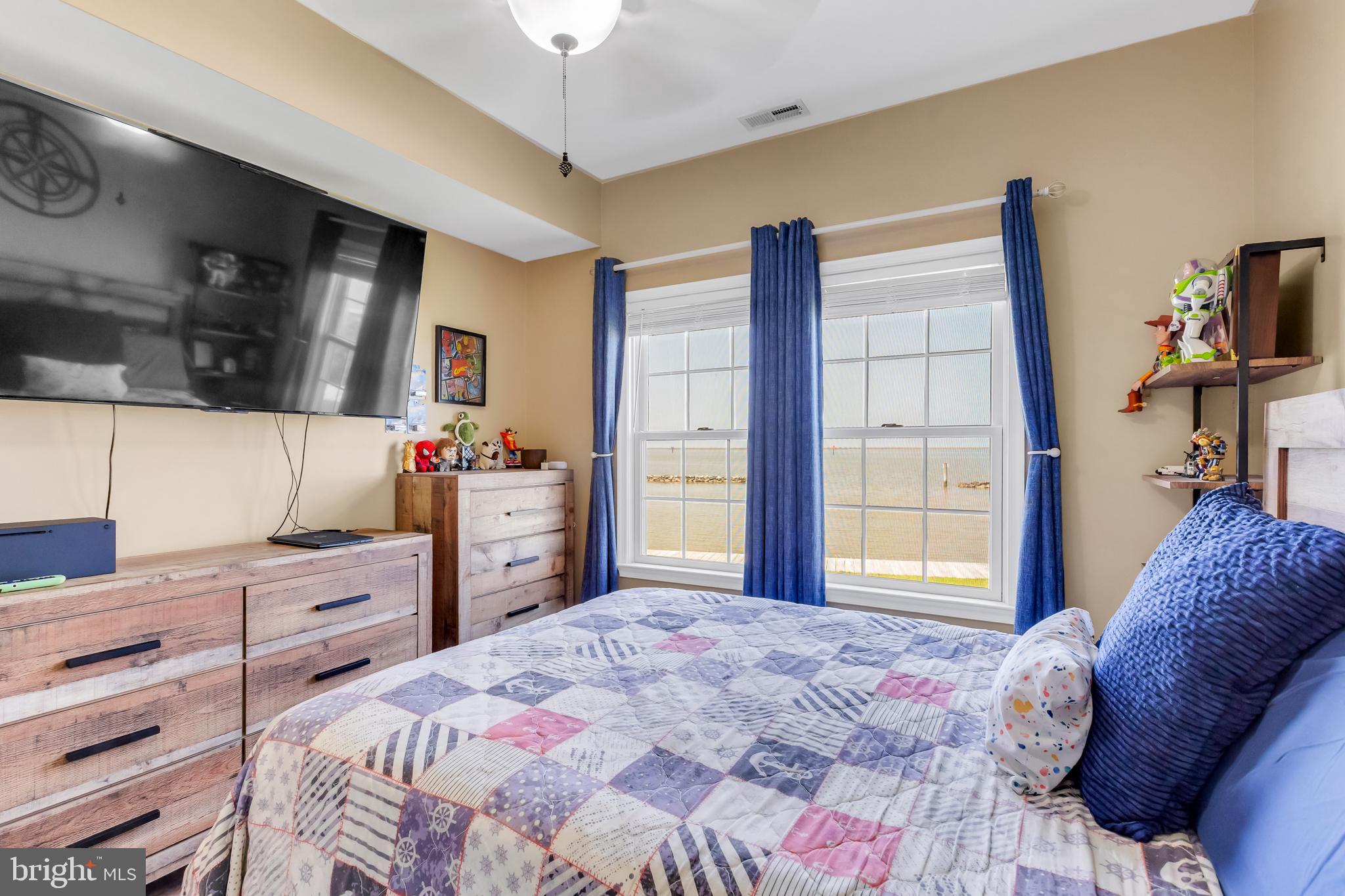 WATERS EDGE - Residential