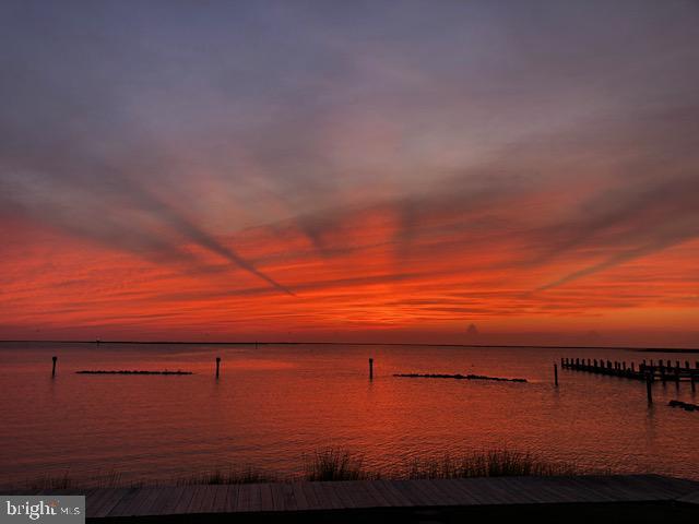 WATERS EDGE - Residential