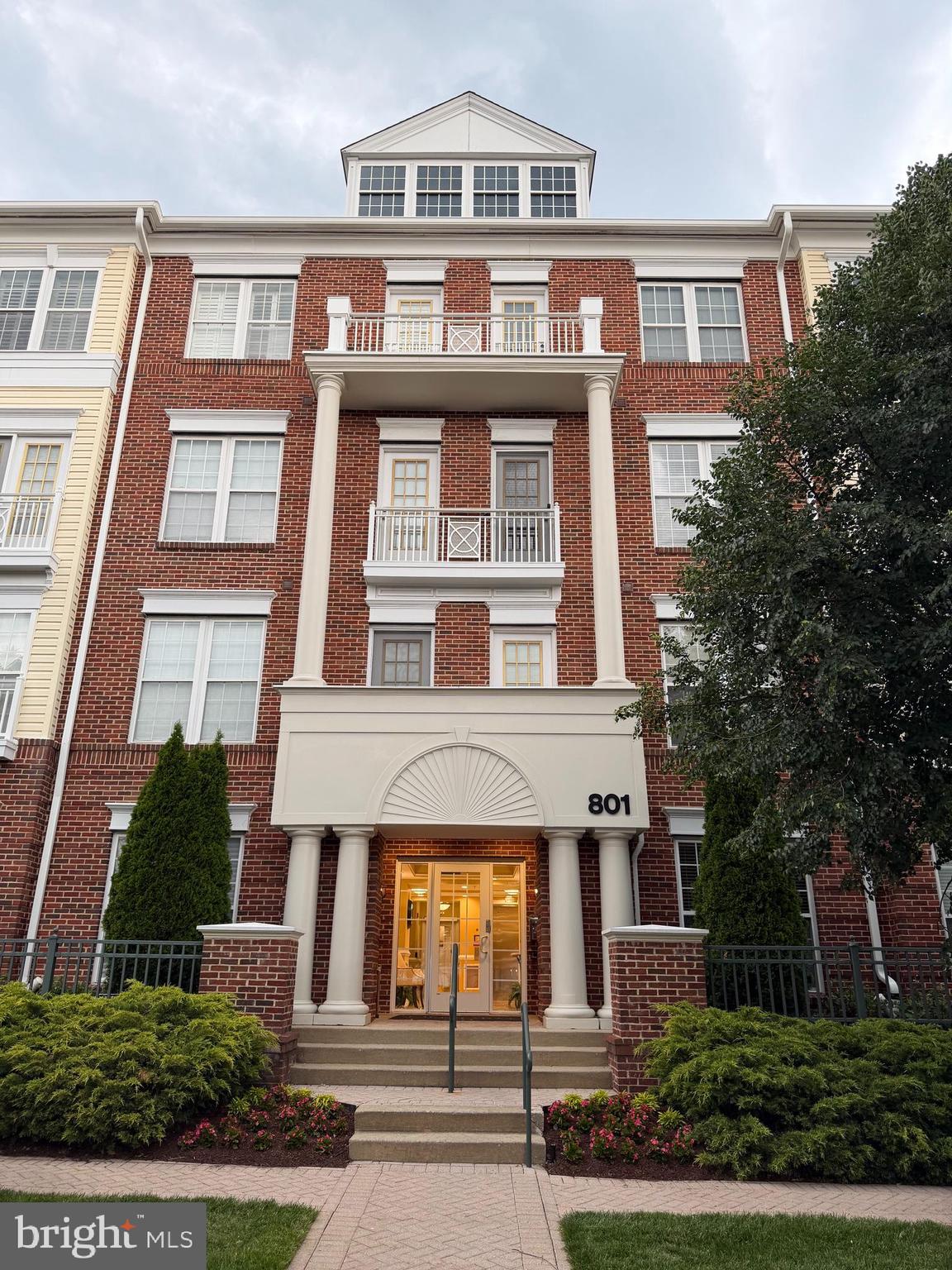 KING FARM VILLAGE CENTER - Residential
