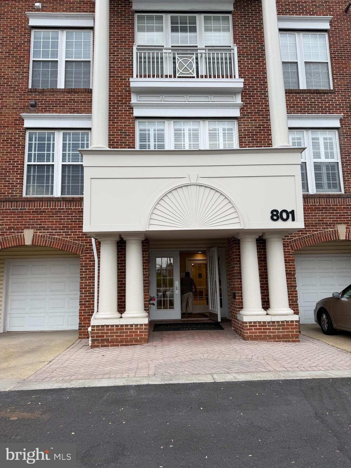 KING FARM VILLAGE CENTER - Residential