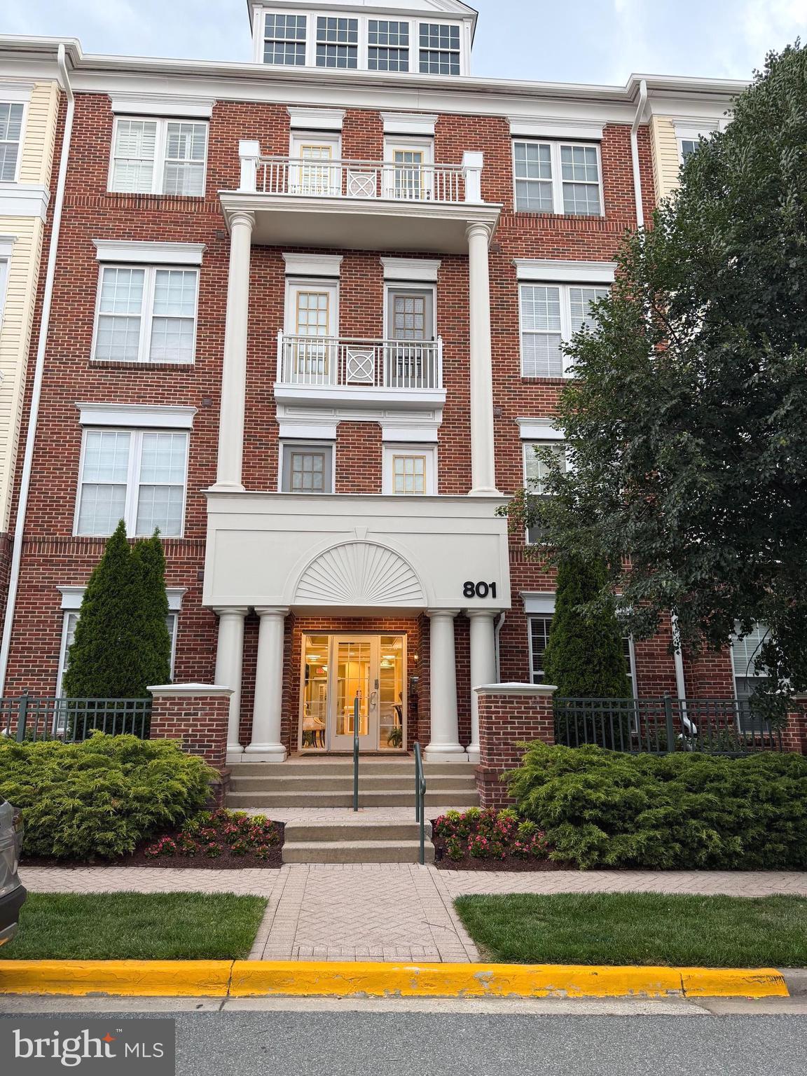 KING FARM VILLAGE CENTER - Residential
