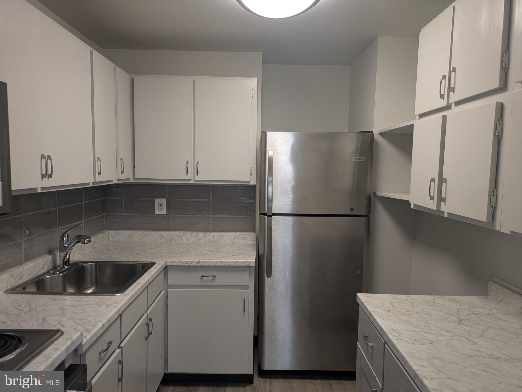 100 E 100  GLENOLDEN AVE. E U-4
