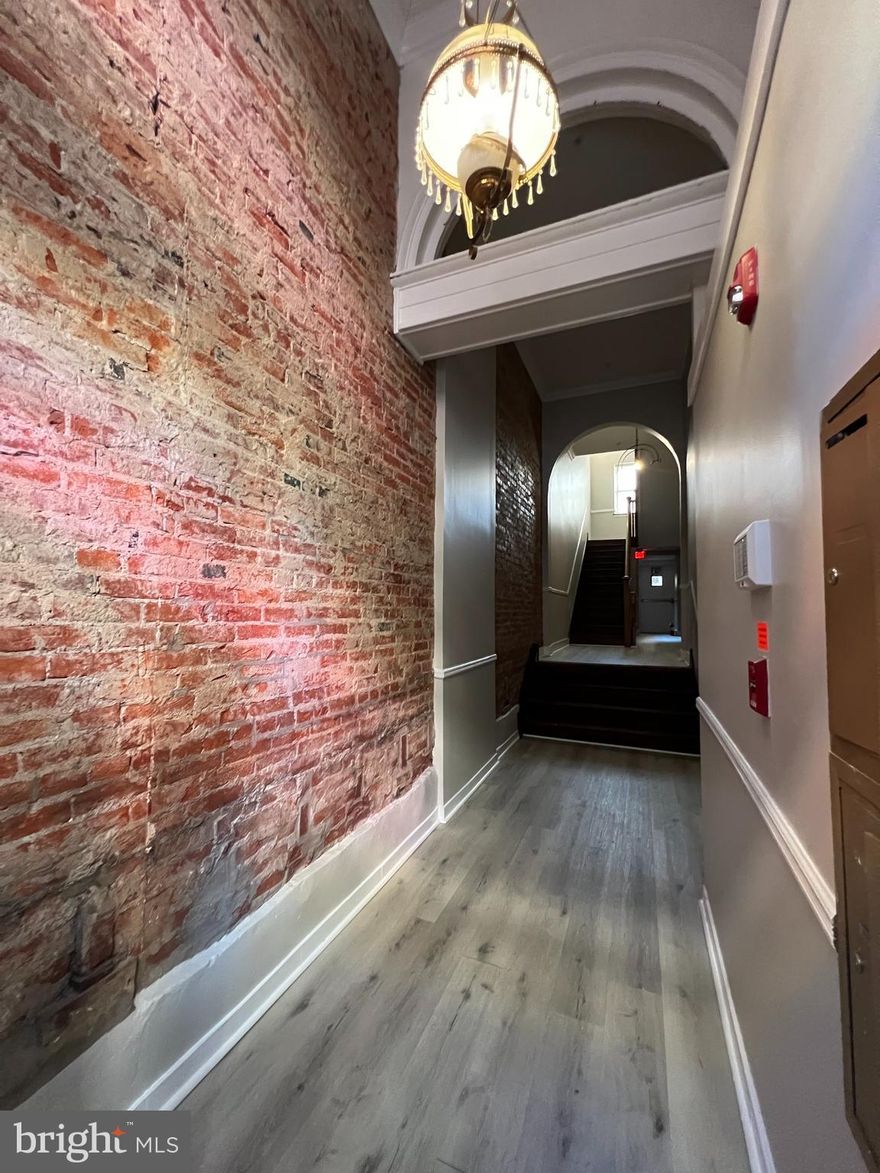 Welcome to this spacious two bedroom apartment located in Washington Square West! The property offers stainless steel appliances, good sized bedrooms, and central air/heat. Steps from Walnut Street shops and restaurants. Within walking distance to Pennsylvania/Jefferson Hospital, Reading Terminal Market and Washington Square Park.

***All square footage is an estimate. PLMG is not responsible for any discrepancies regarding estimated square footage that is provided by public sources, assessors, agents, advertisements or any other source.***