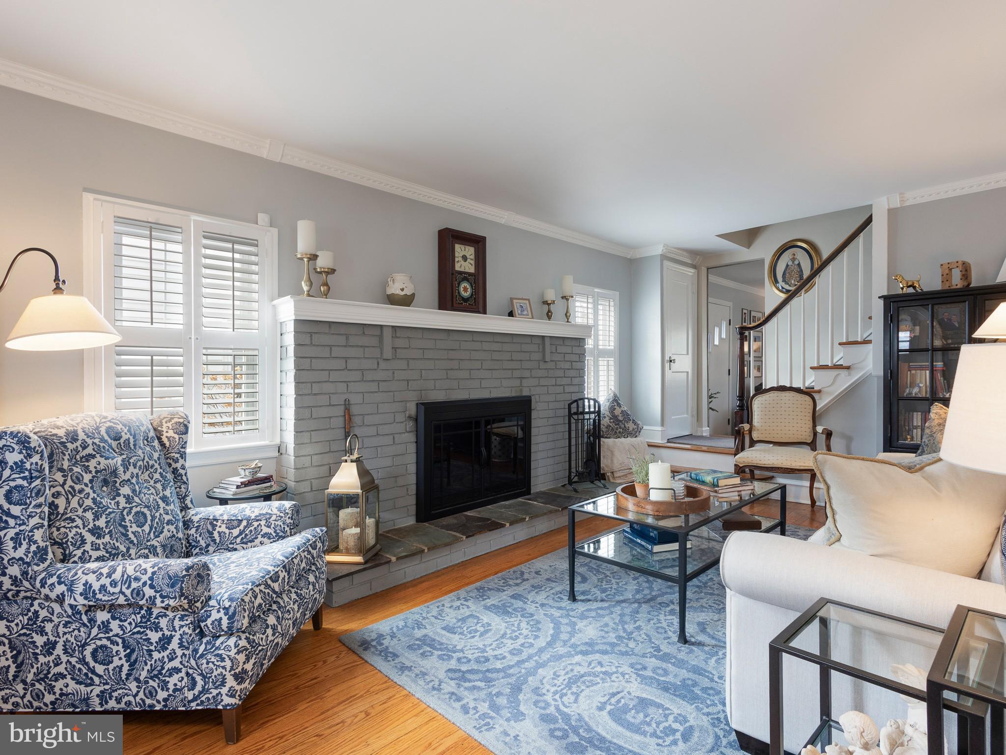 409 W KINGS HIGHWAY