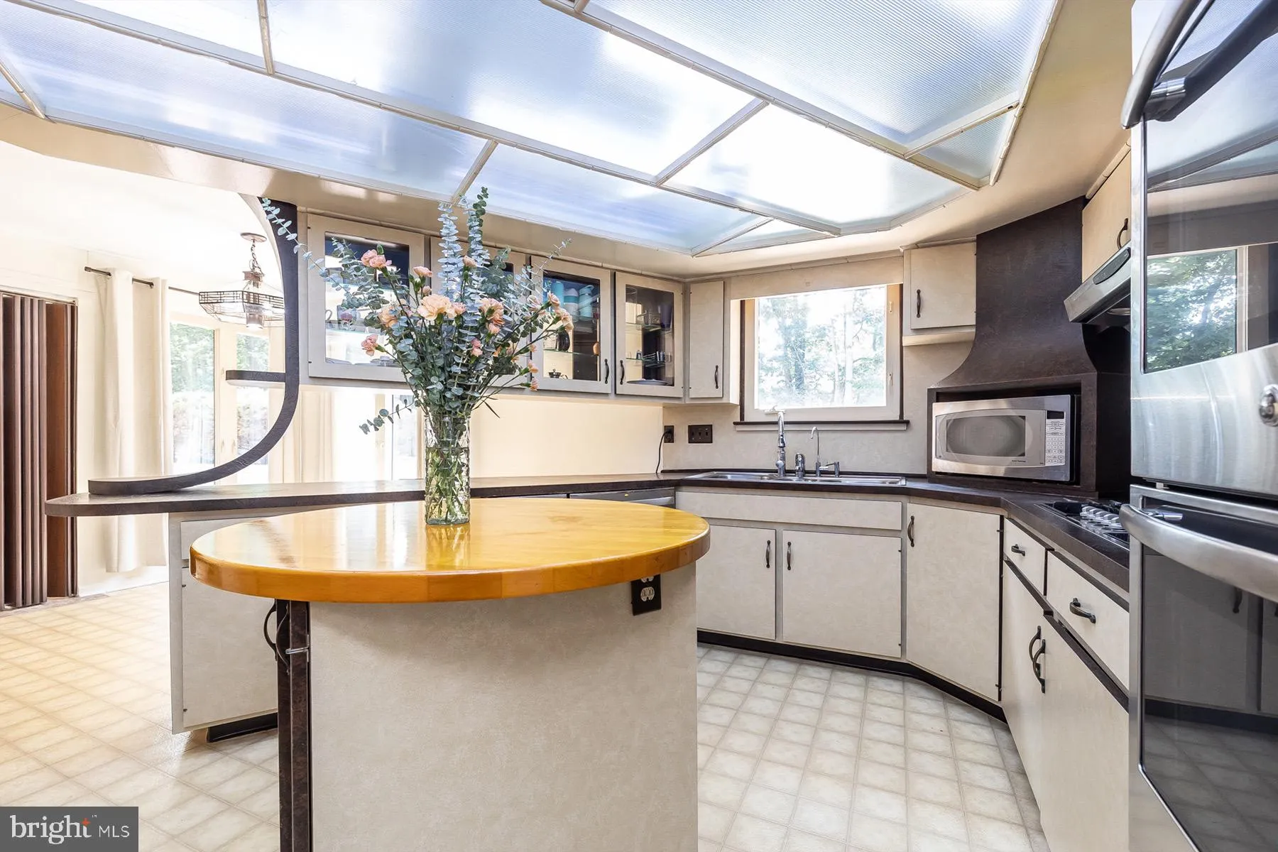 Voorhees, New Jersey 08043, United States, 4 Bedrooms Bedrooms, ,3 BathroomsBathrooms,Residential,Active,182411