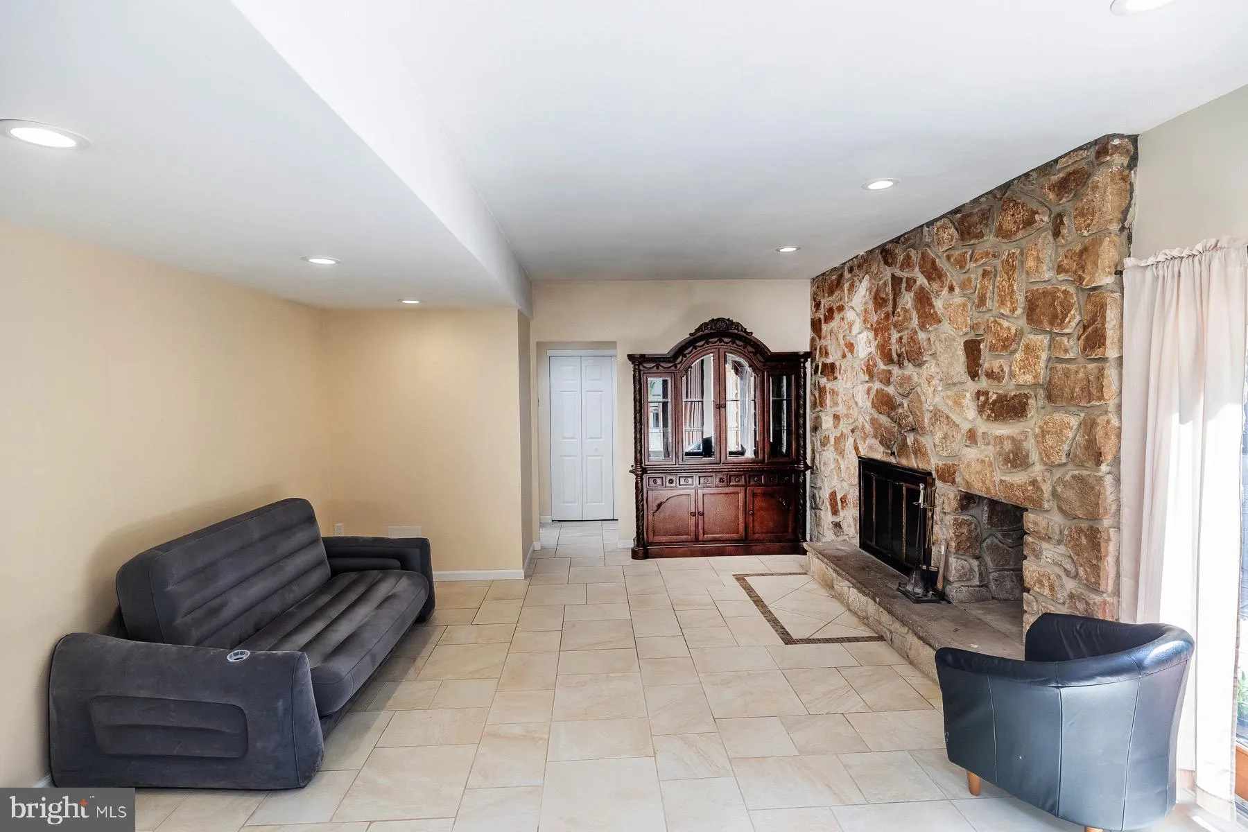 Voorhees, New Jersey 08043, United States, 4 Bedrooms Bedrooms, ,3 BathroomsBathrooms,Residential,Active,182411