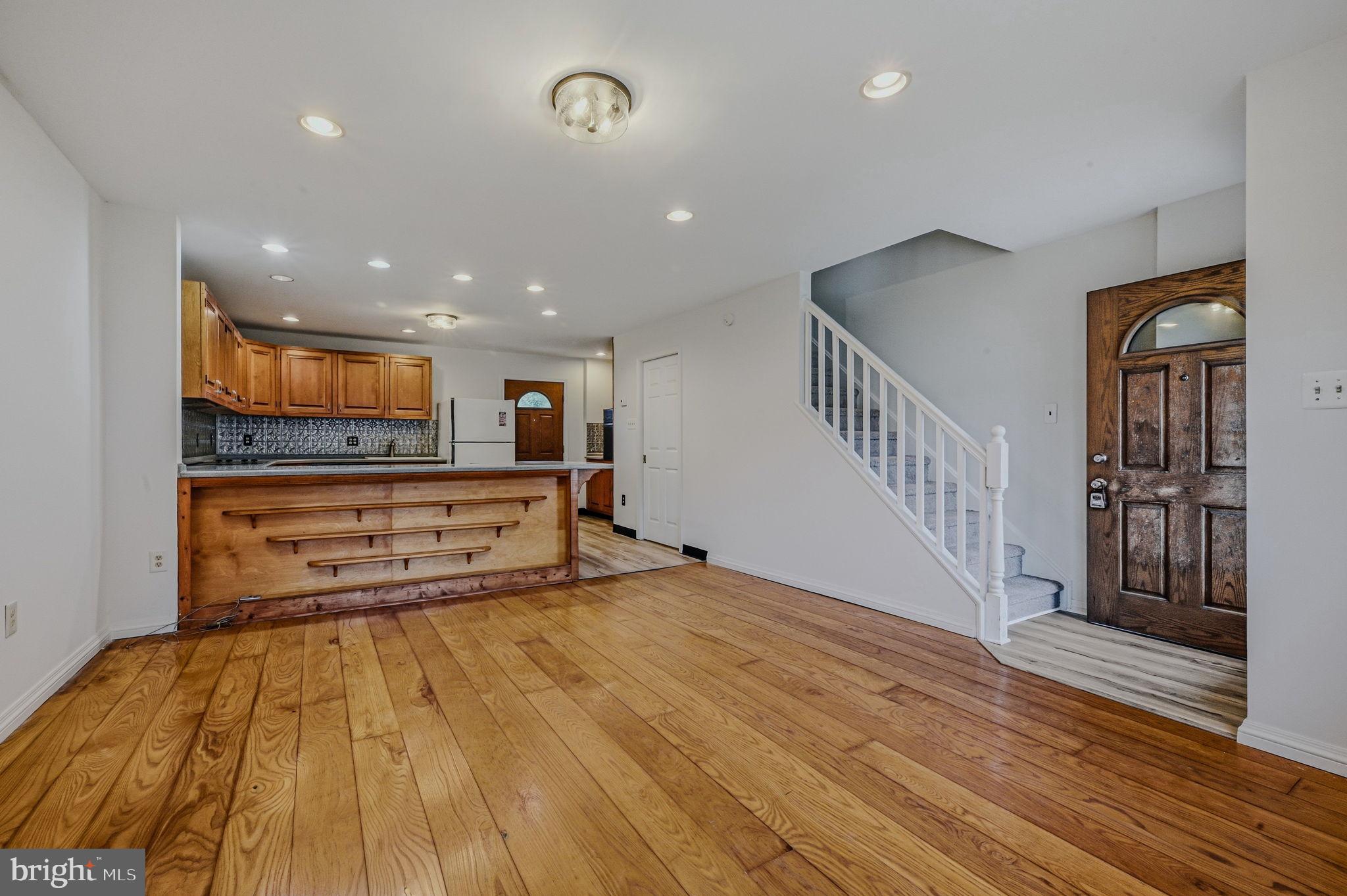 834 HASTINGS COURT