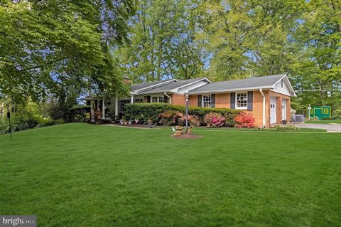 Photo of 5655 Glenwood Drive, ALEXANDRIA, VA 22310 (MLS # VAFX2300490)
