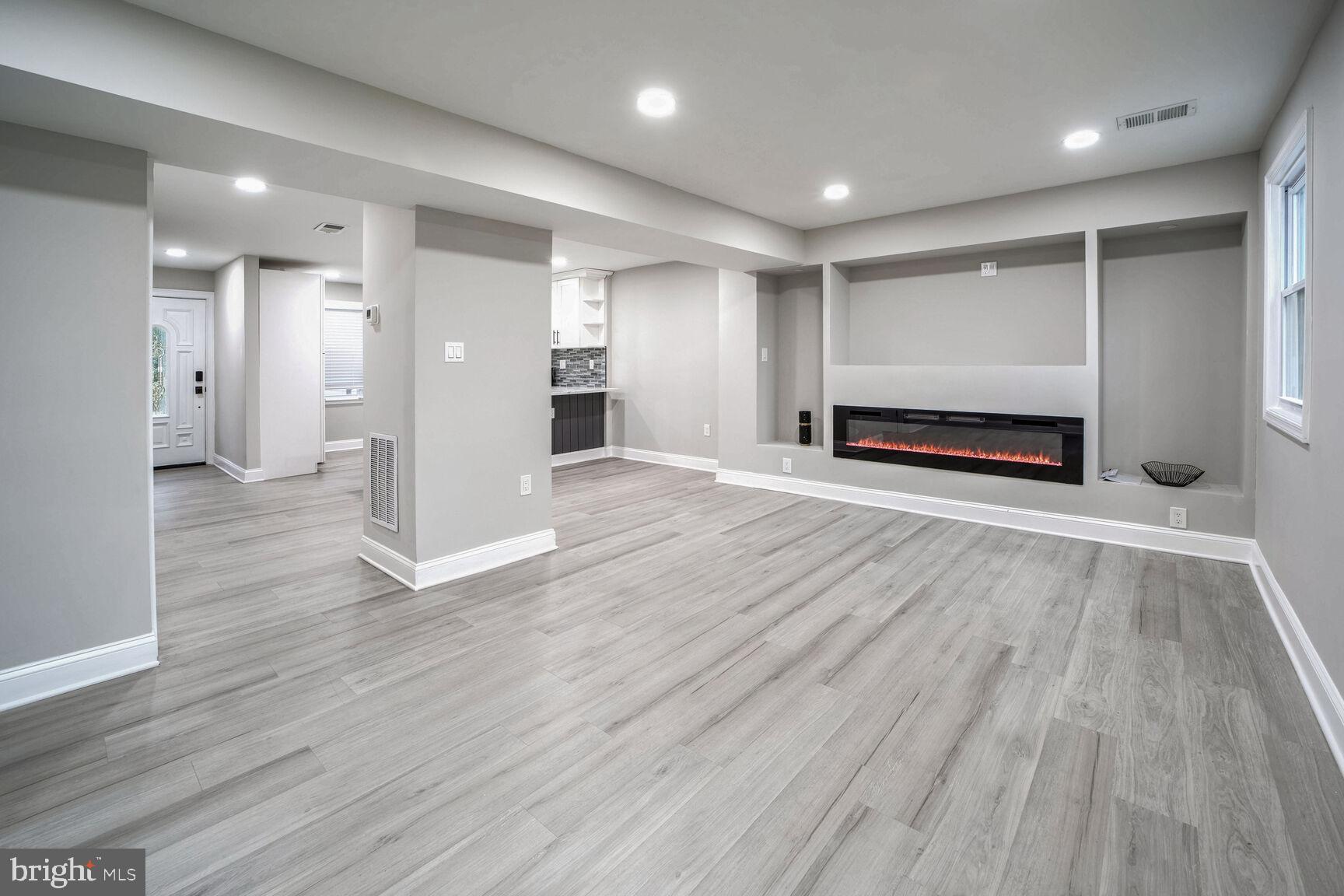 VILLAGE OF LONG REACH - Residential