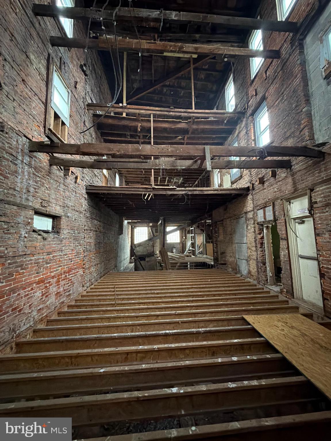 696 E PHILADELPHIA STREET 698