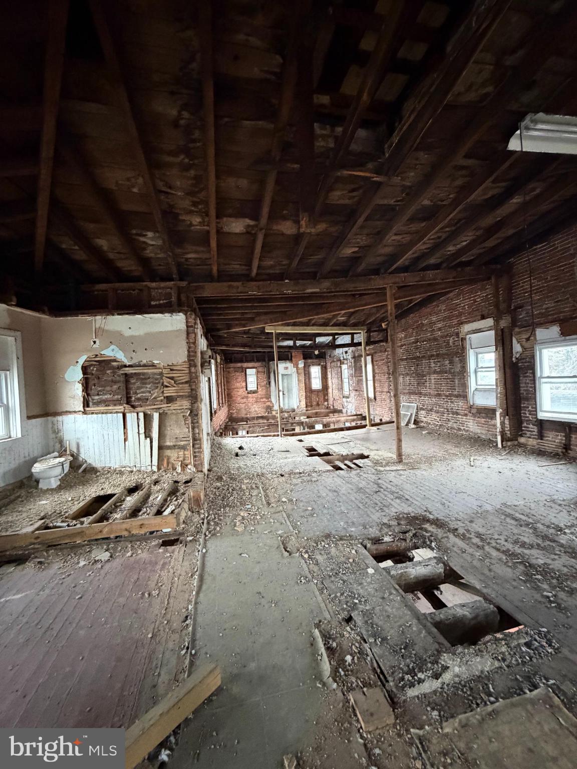 696 E PHILADELPHIA STREET 698