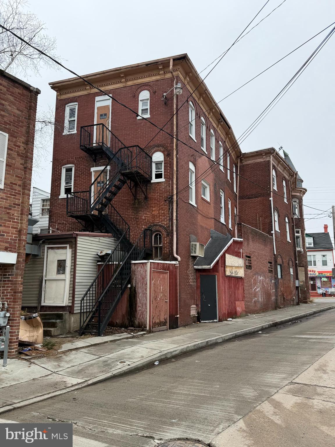 696 E PHILADELPHIA STREET 698