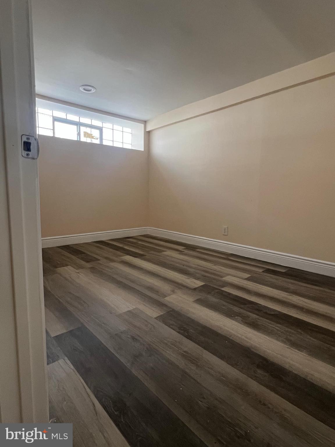 OXFORD CIRCLE - Residential