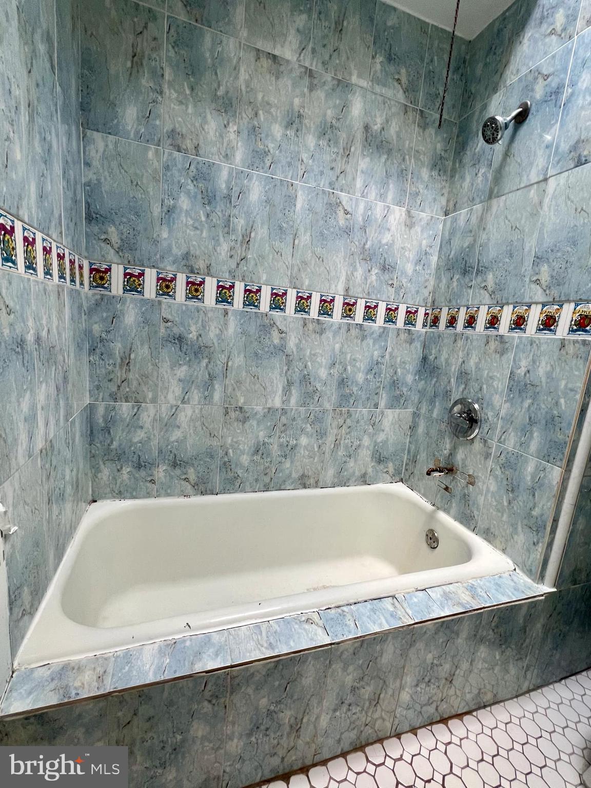 OXFORD CIRCLE - Residential