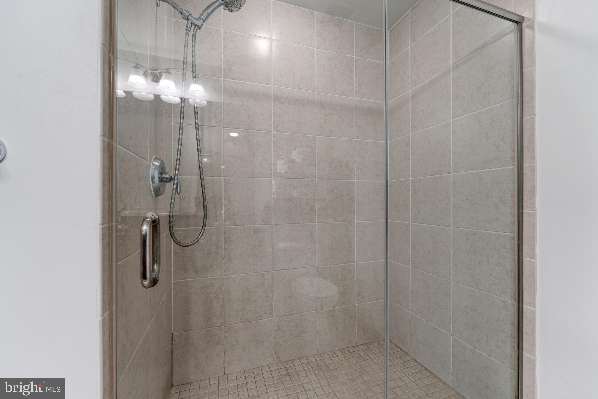 ONE NATIONAL HARBOR CONDOMINIUM - Residential Lease