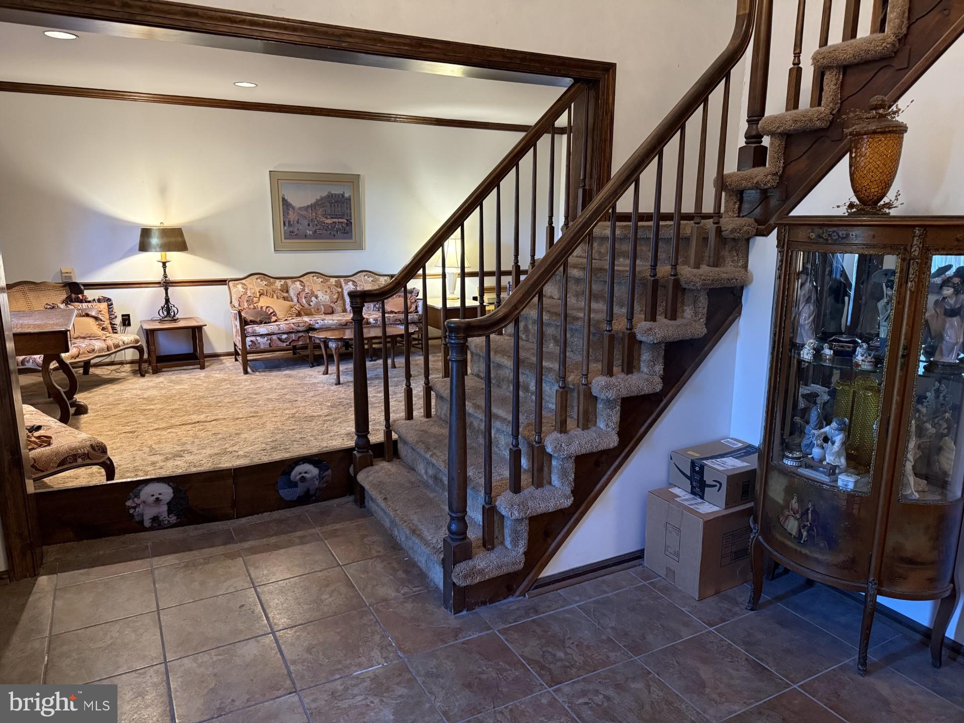 905 HAMILTON DRIVE