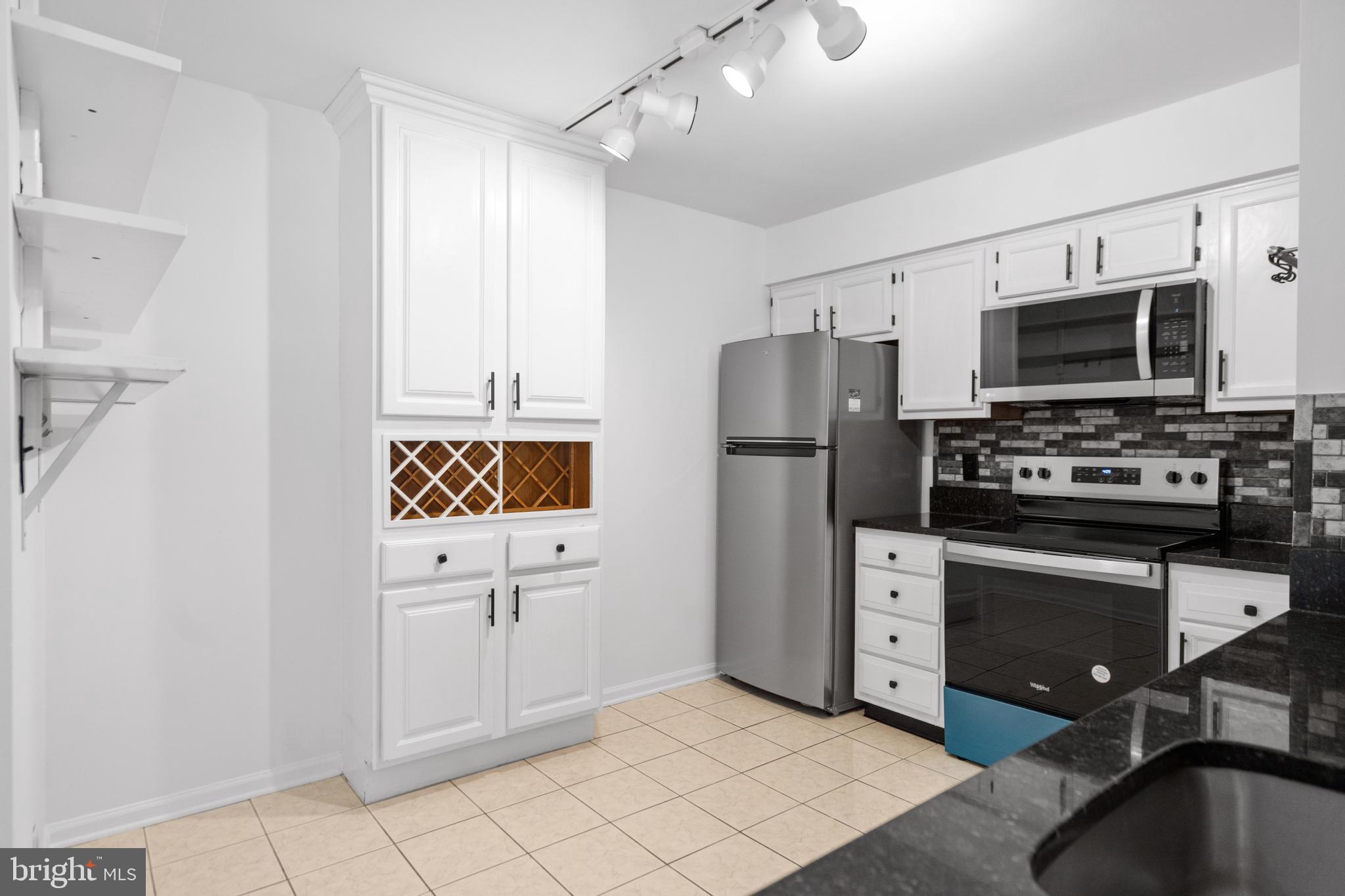 STRATFORD PLACE AT KINGS - Residential