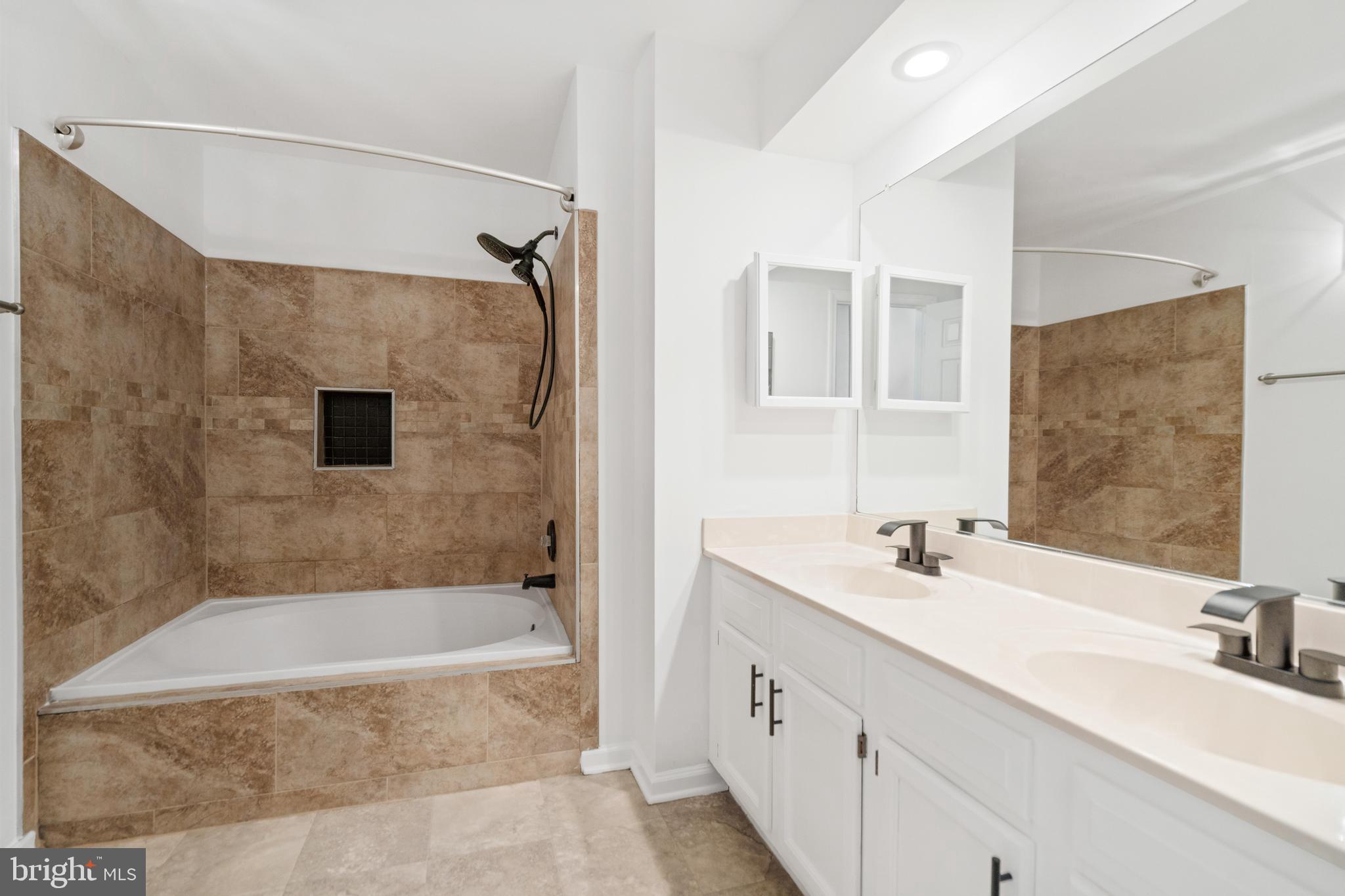 STRATFORD PLACE AT KINGS - Residential