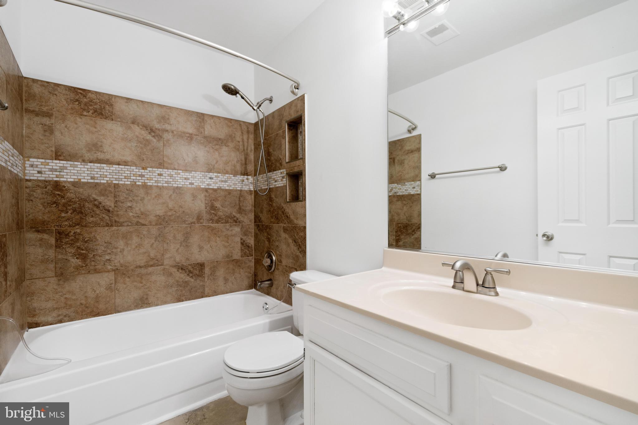 STRATFORD PLACE AT KINGS - Residential