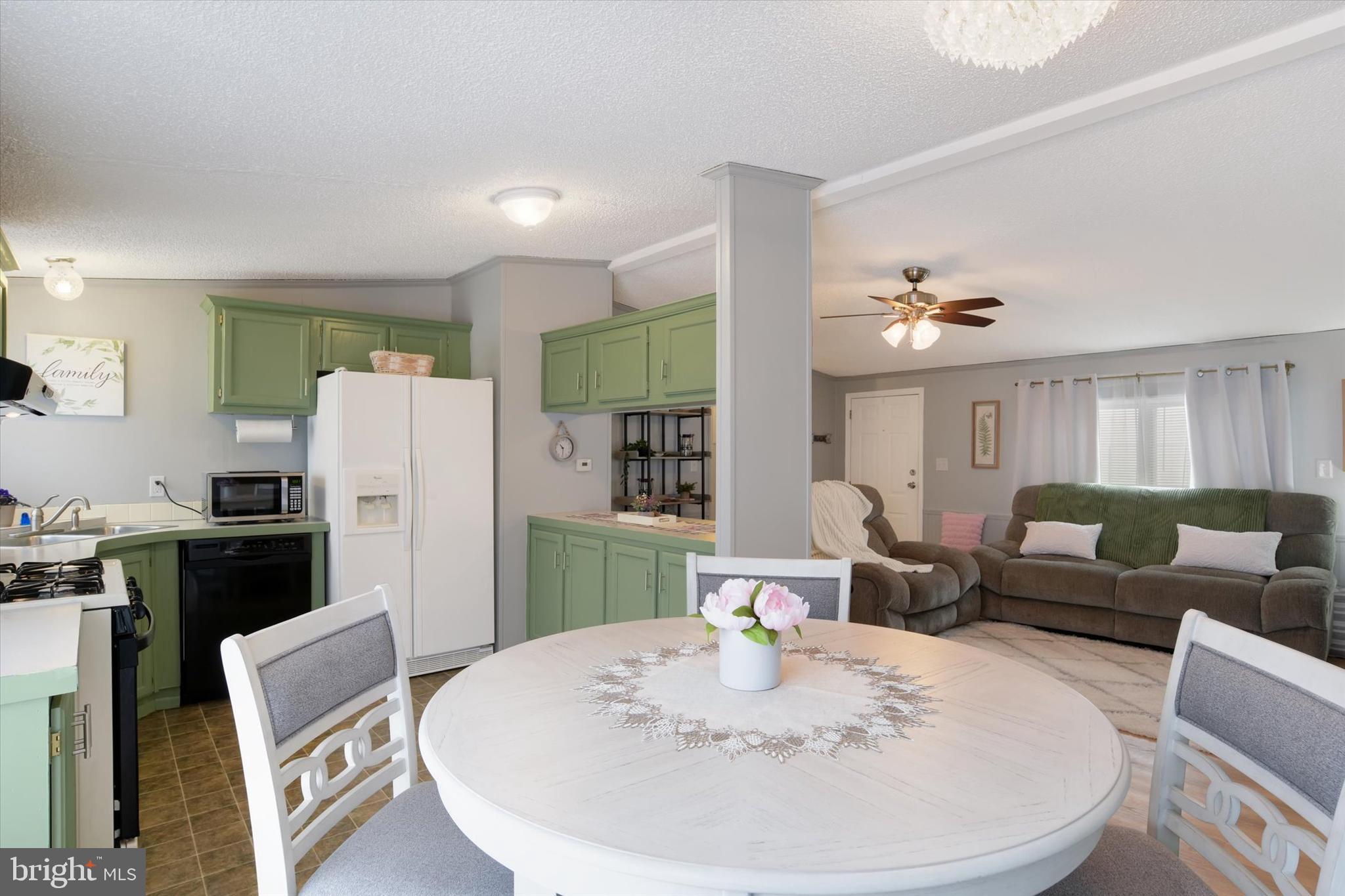 COUNTRY MANOR FARMS - Residential