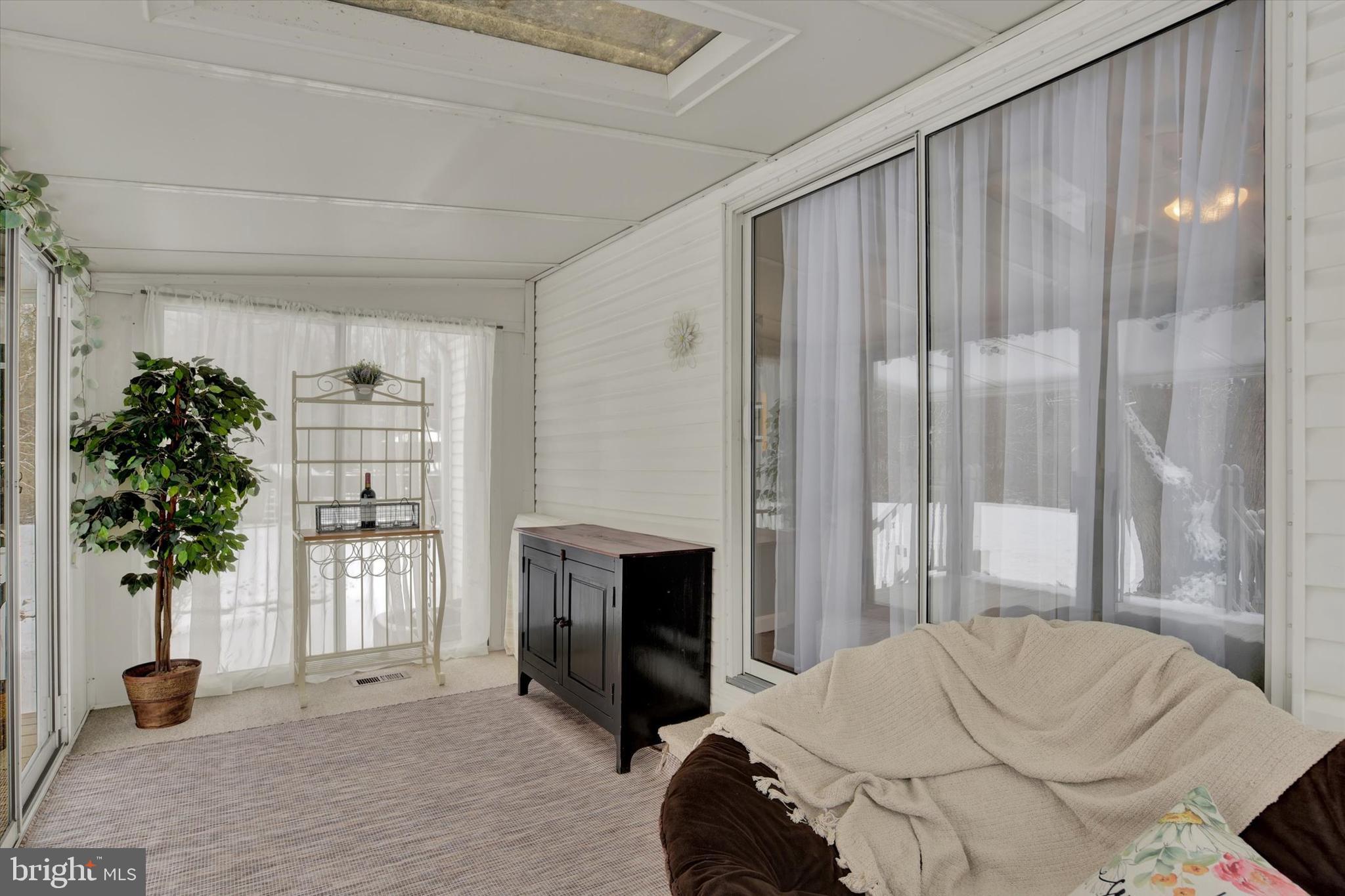 COUNTRY MANOR FARMS - Residential