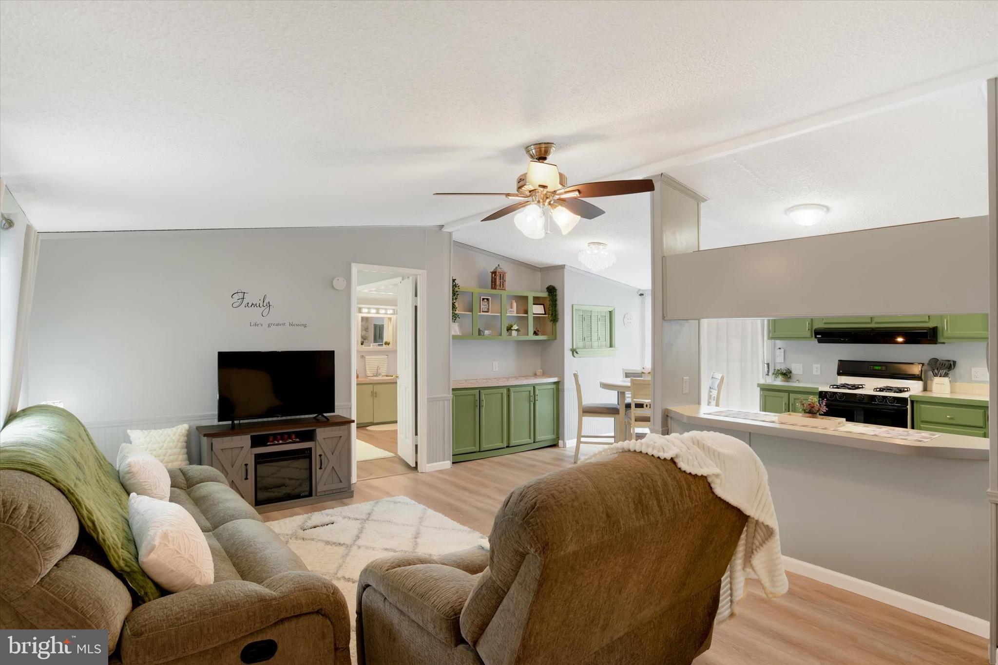 COUNTRY MANOR FARMS - Residential