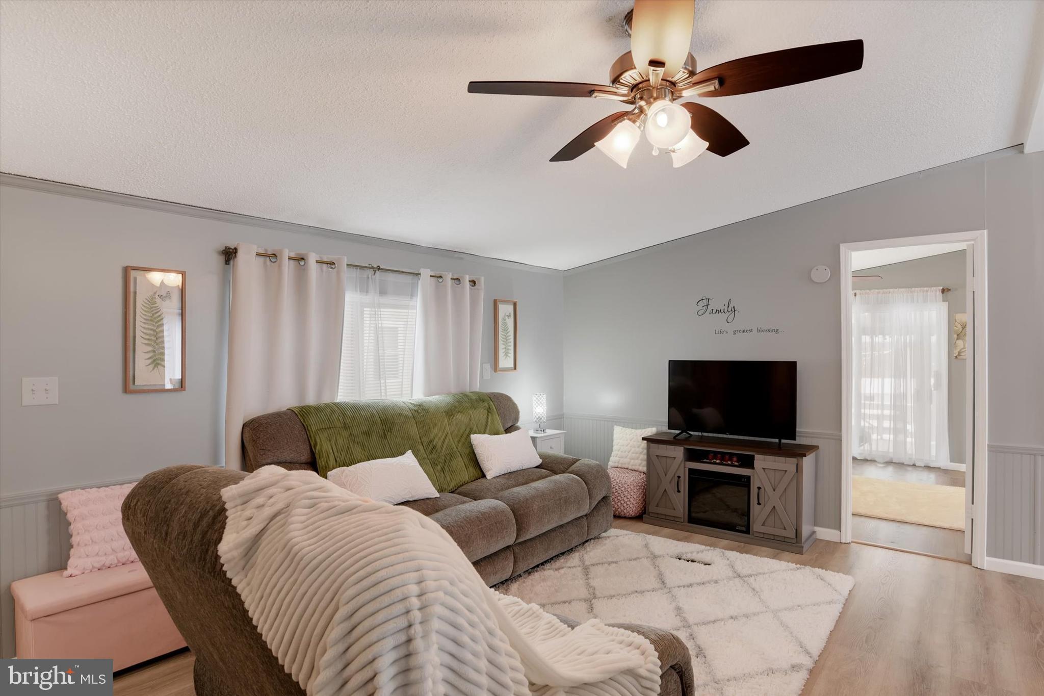 COUNTRY MANOR FARMS - Residential