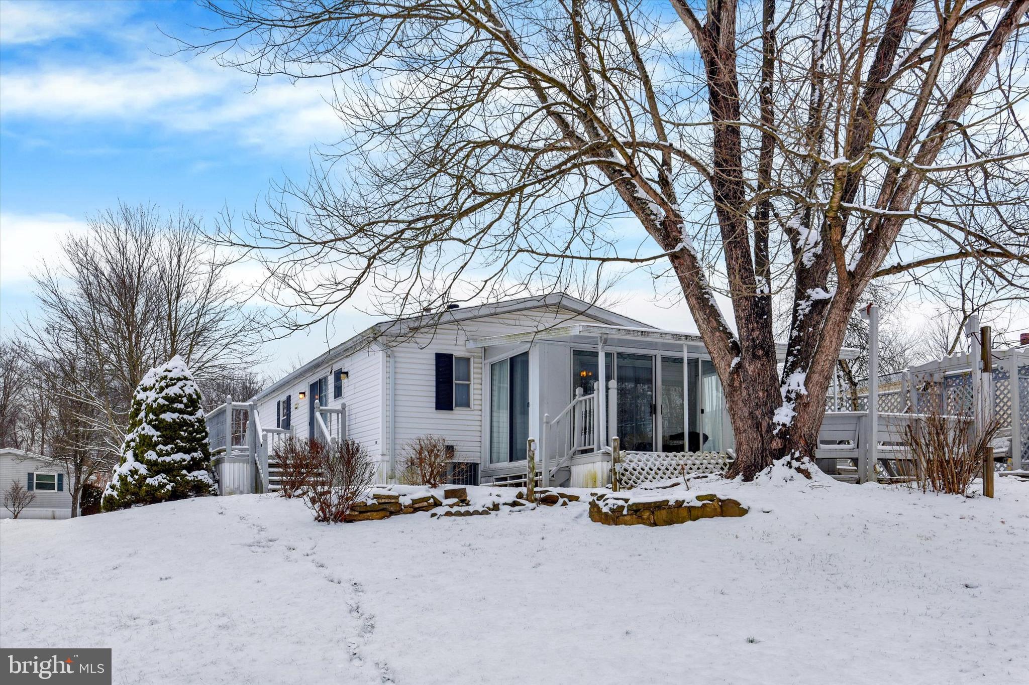 COUNTRY MANOR FARMS - Residential