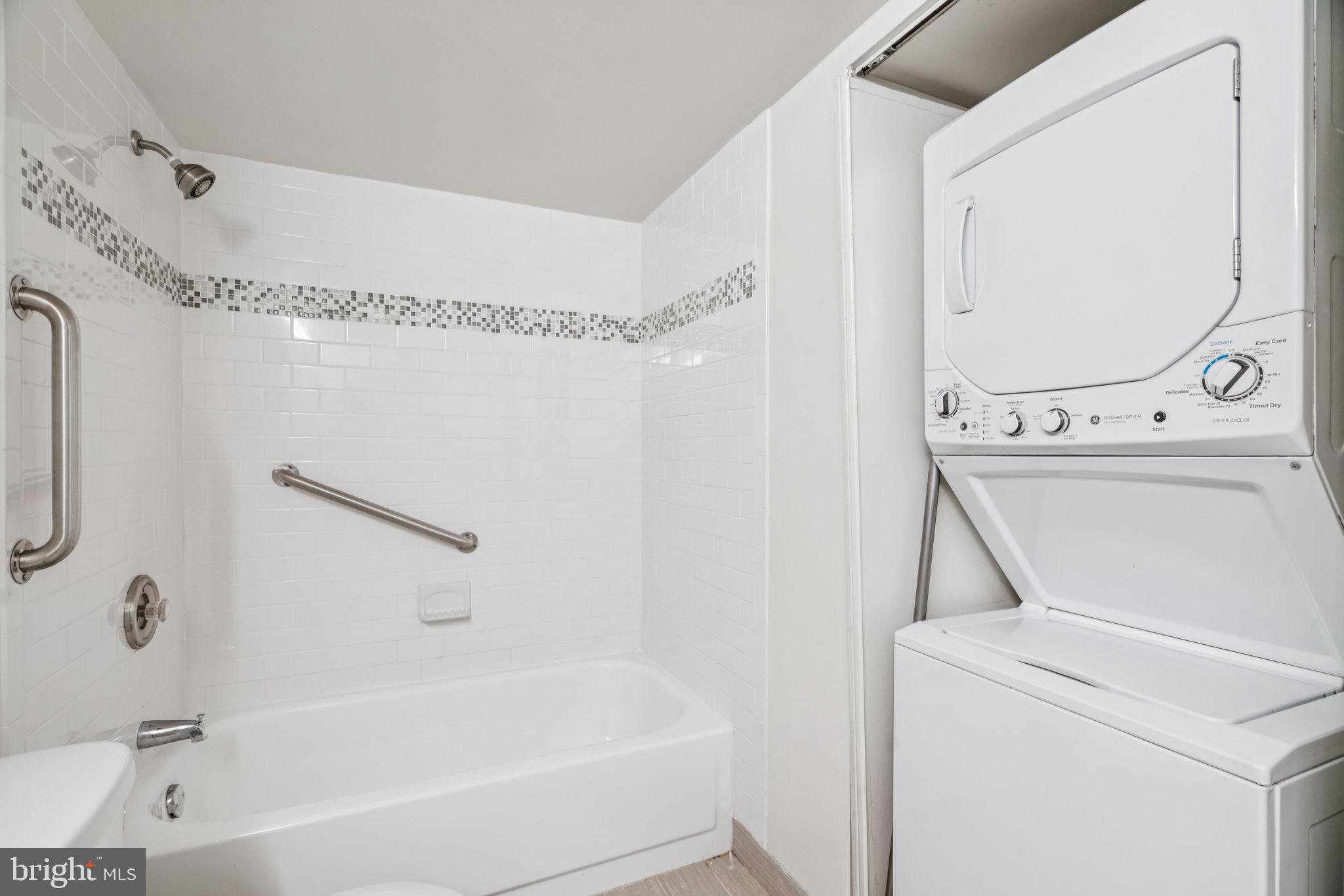 AVENUE OF THE ARTS - Residential