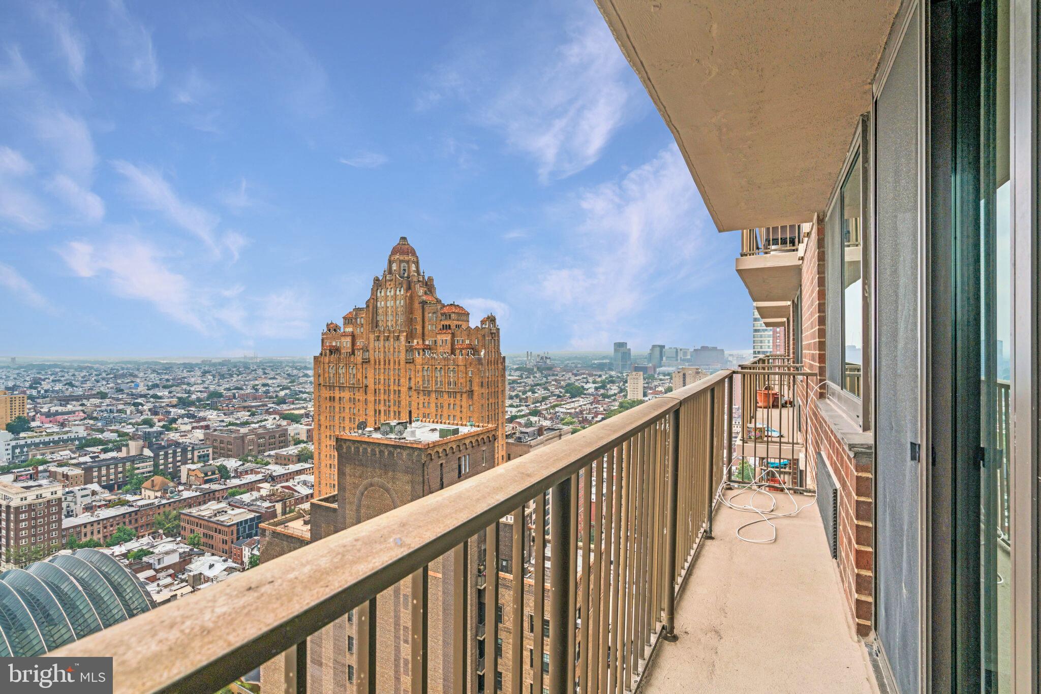 AVENUE OF THE ARTS - Residential