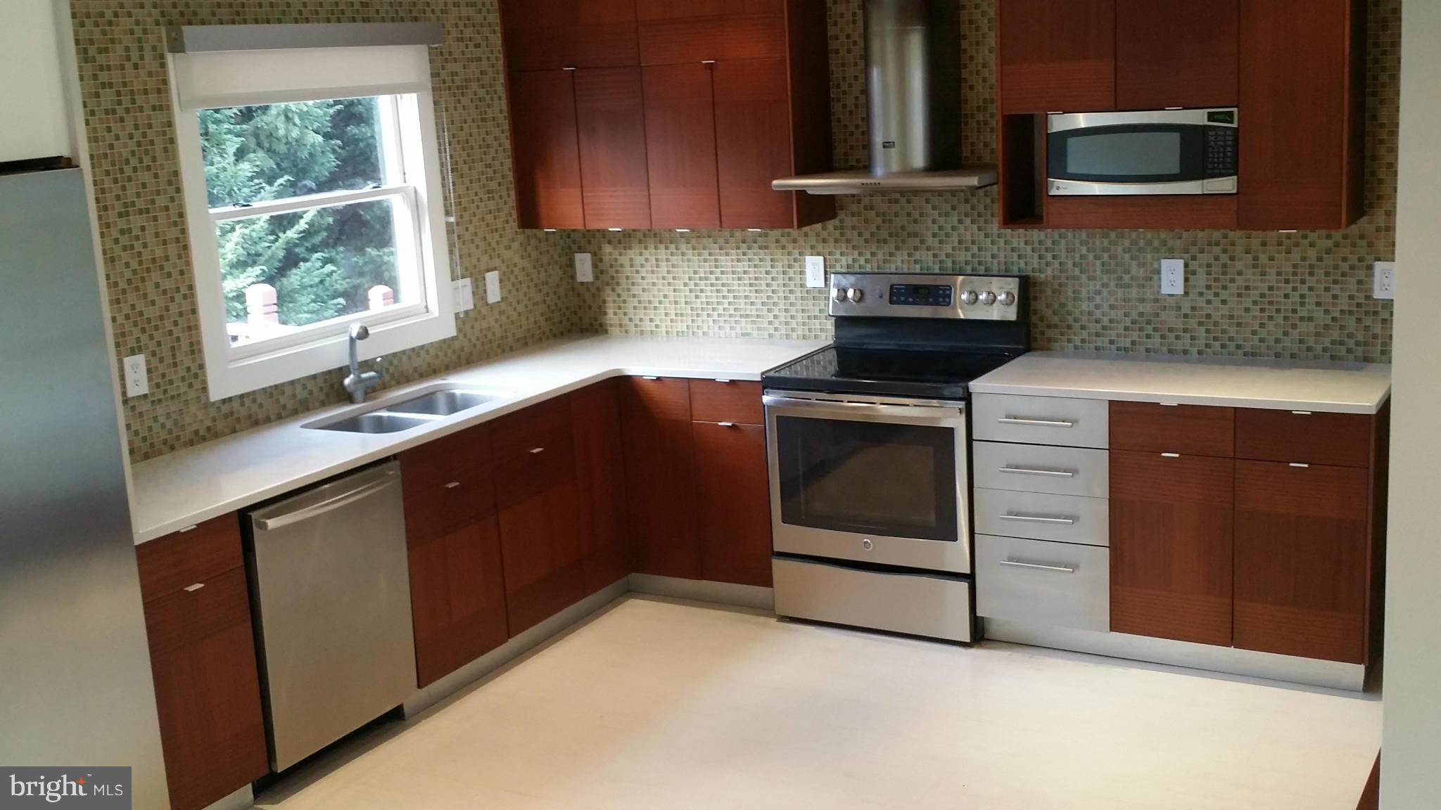 TRAVILAH CREST - Residential Lease