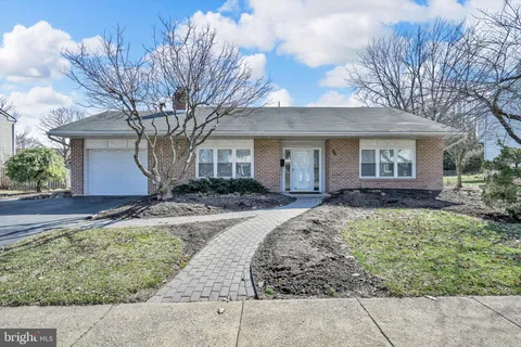 37 Dorchester Drive, Wyomissing, PA MLS: PABK2069338