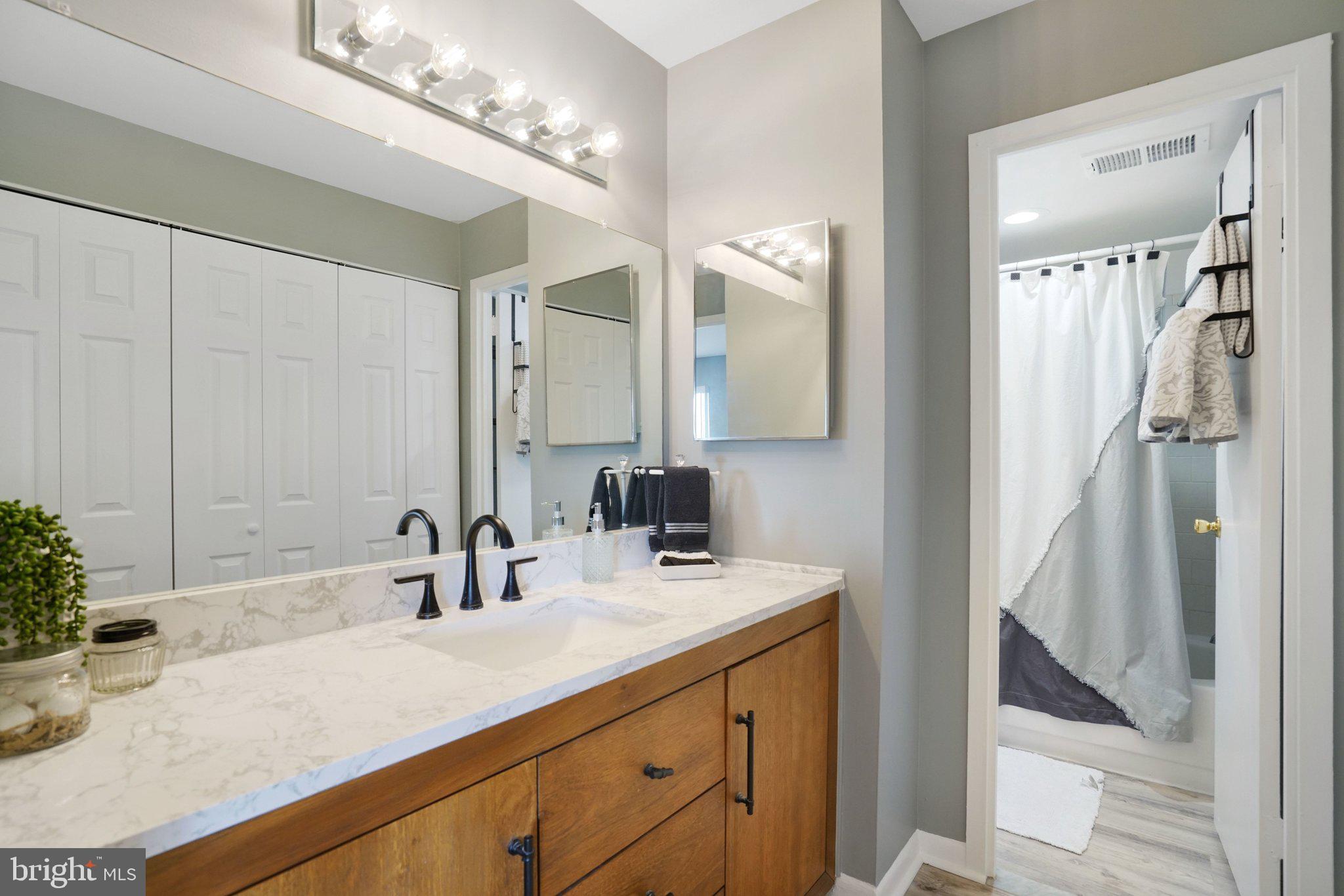 WOODLAKE TOWERS - Residential