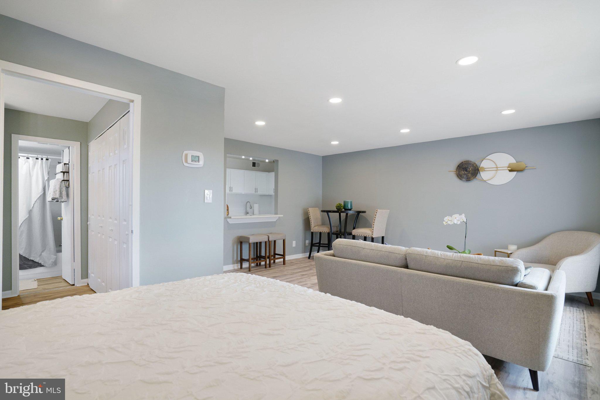 WOODLAKE TOWERS - Residential