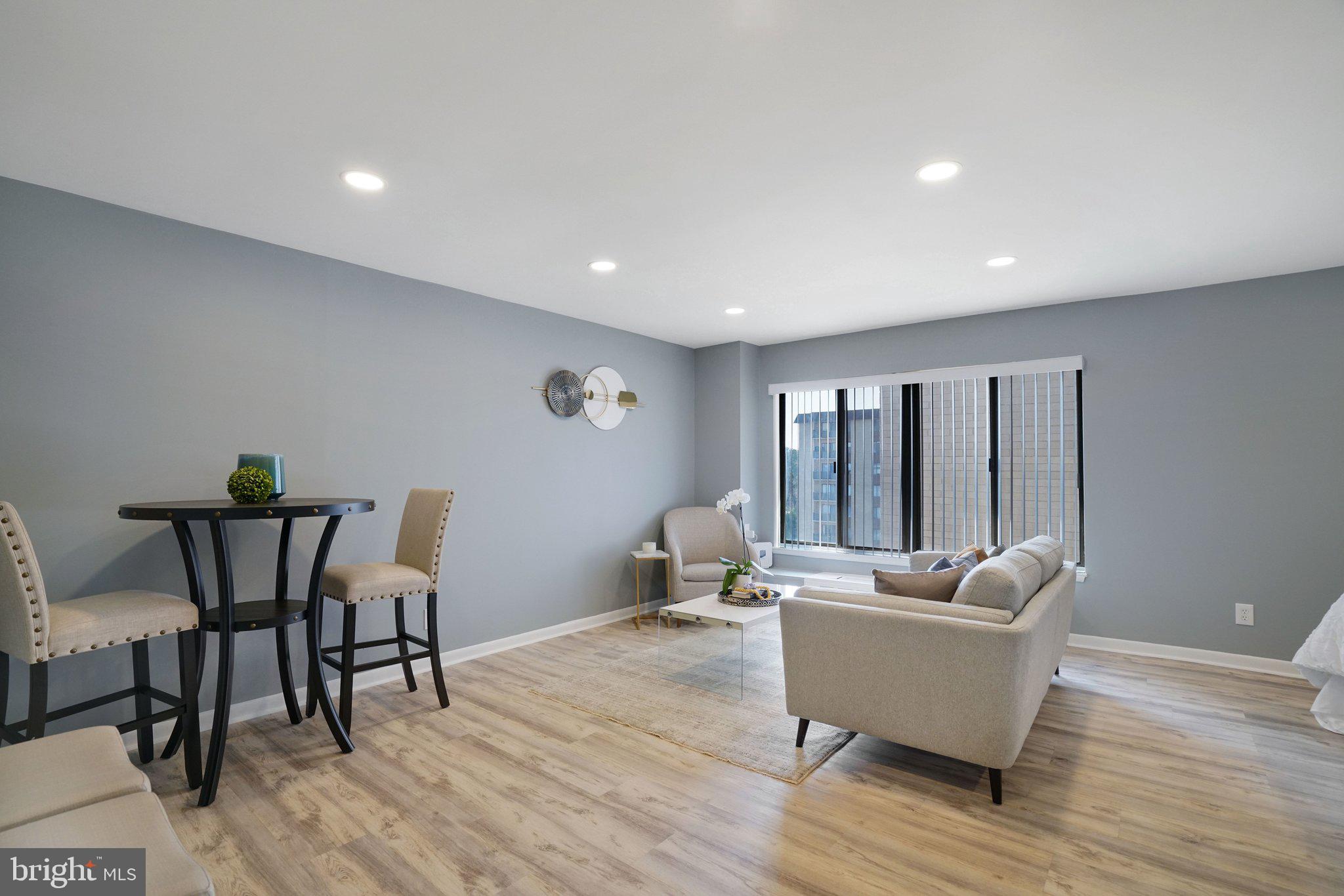 WOODLAKE TOWERS - Residential