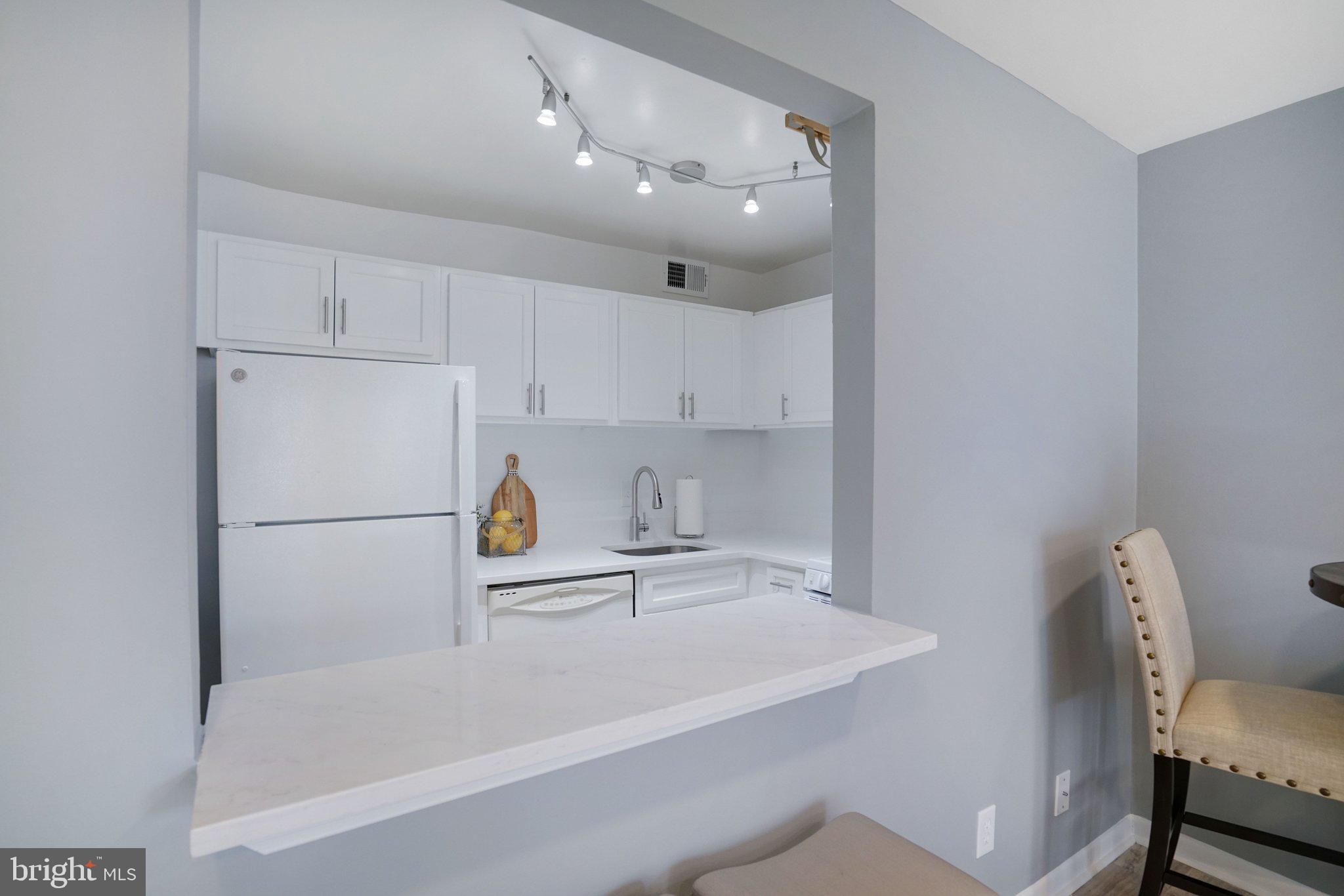 WOODLAKE TOWERS - Residential