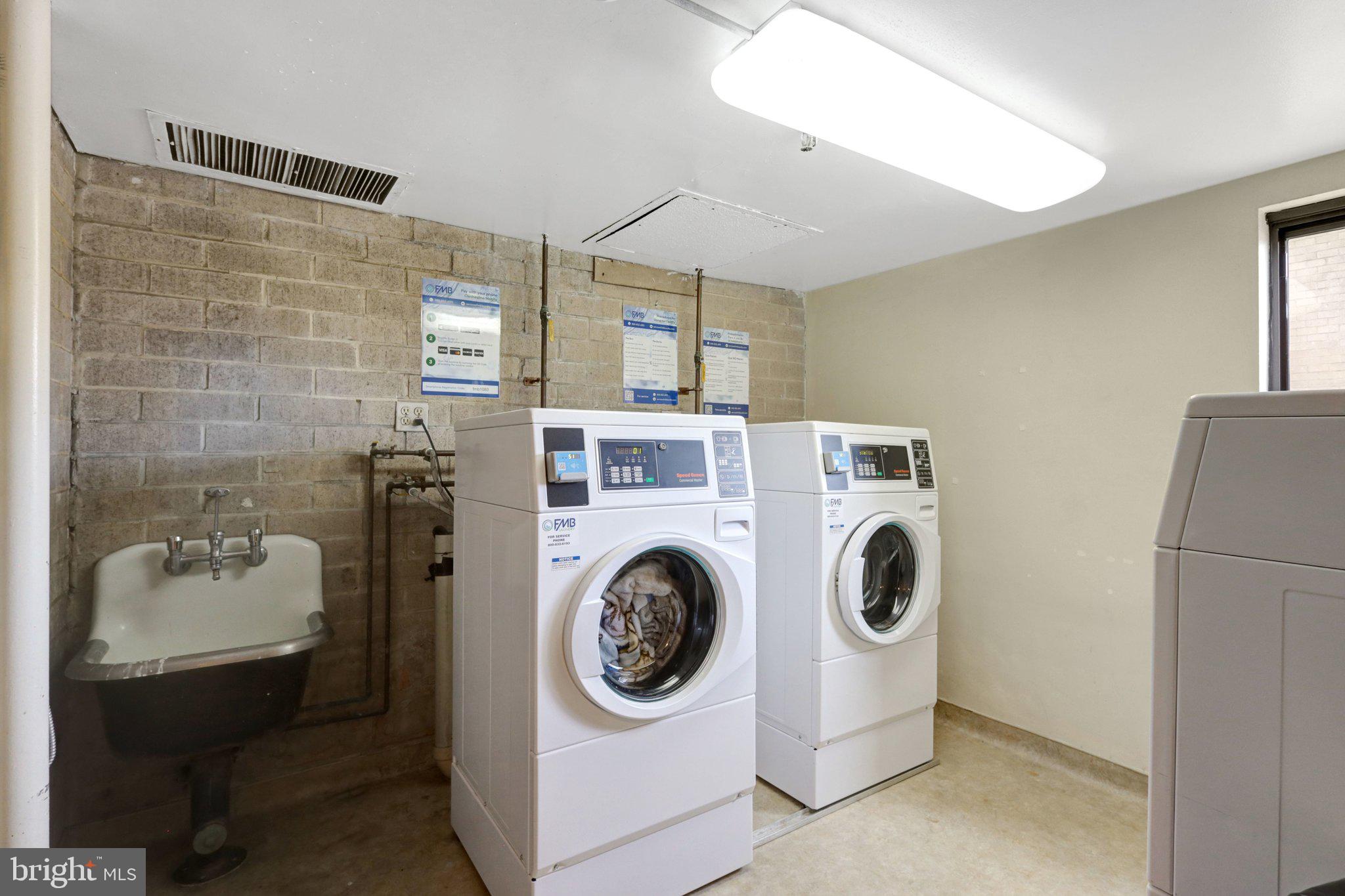 WOODLAKE TOWERS - Residential