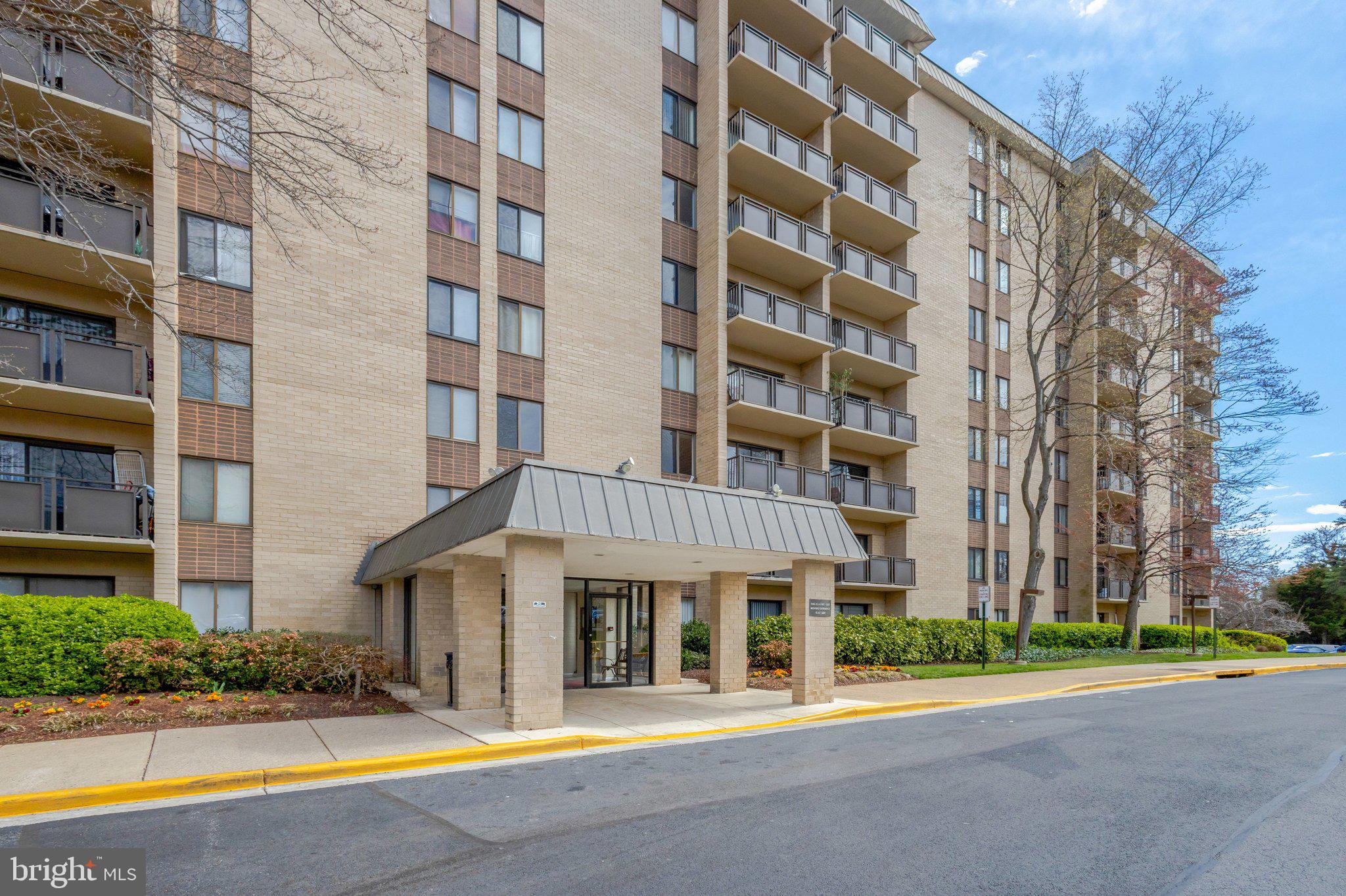 WOODLAKE TOWERS - Residential