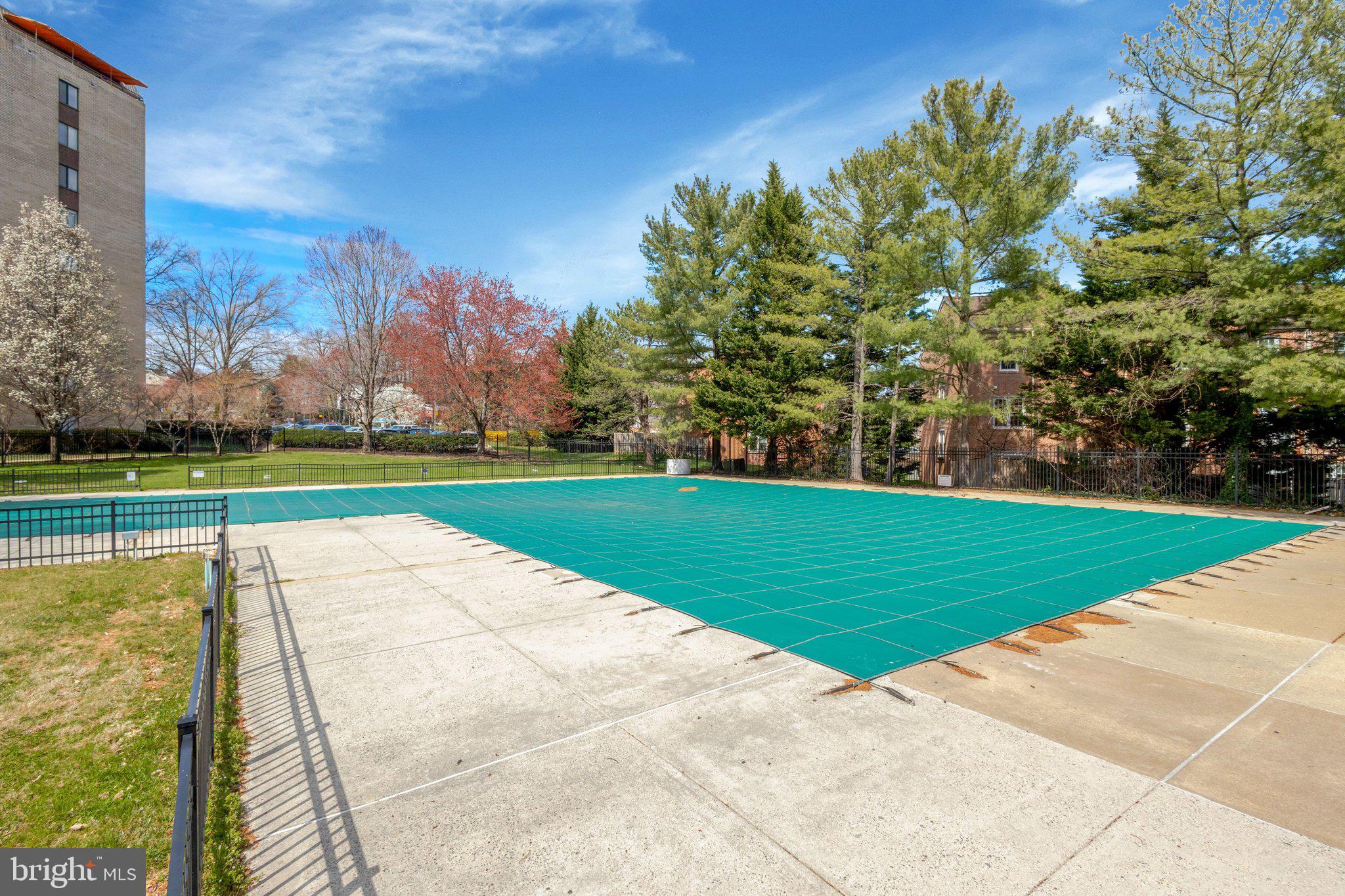 WOODLAKE TOWERS - Residential