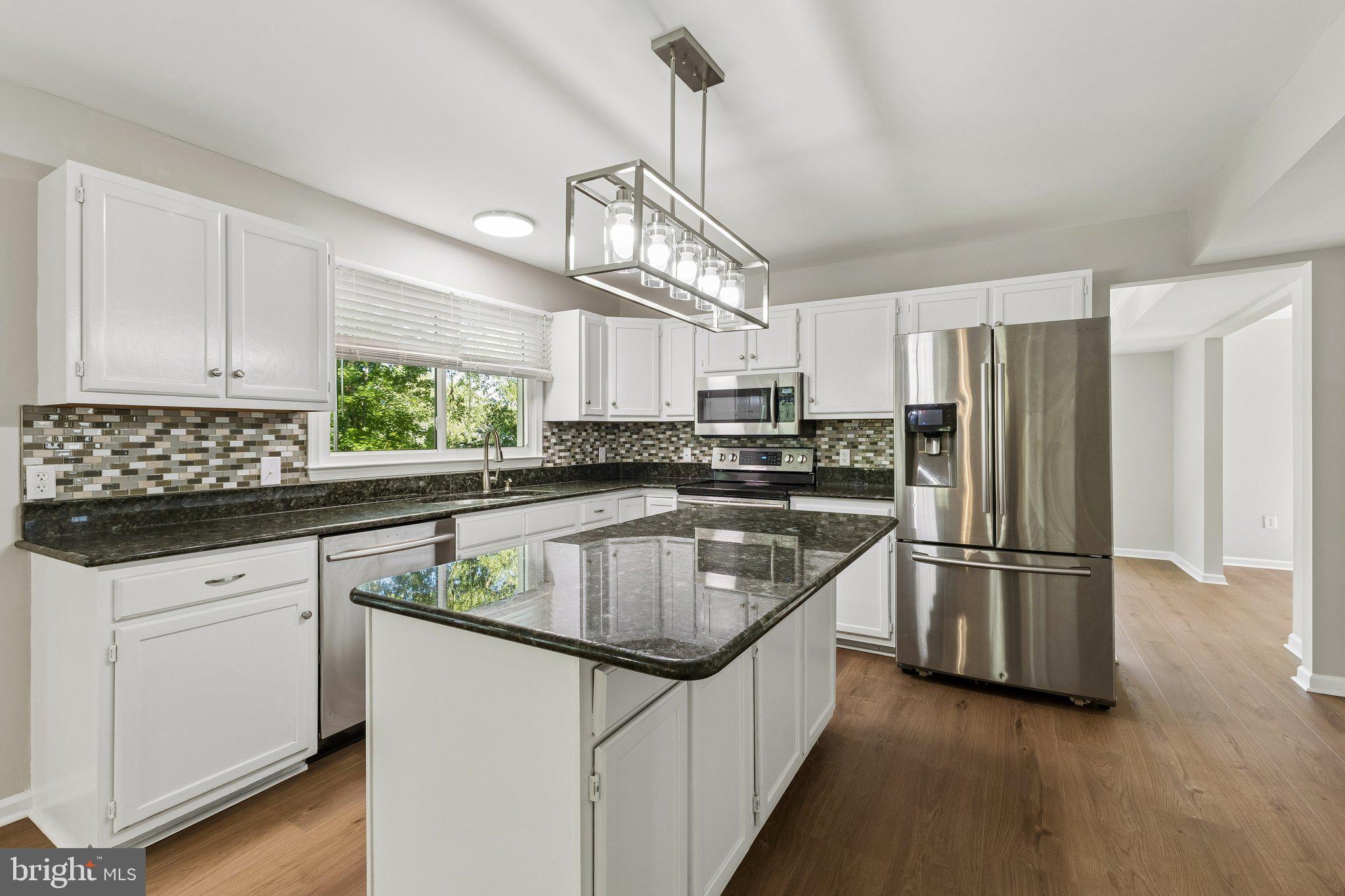 33 SNOW MEADOW LANE
