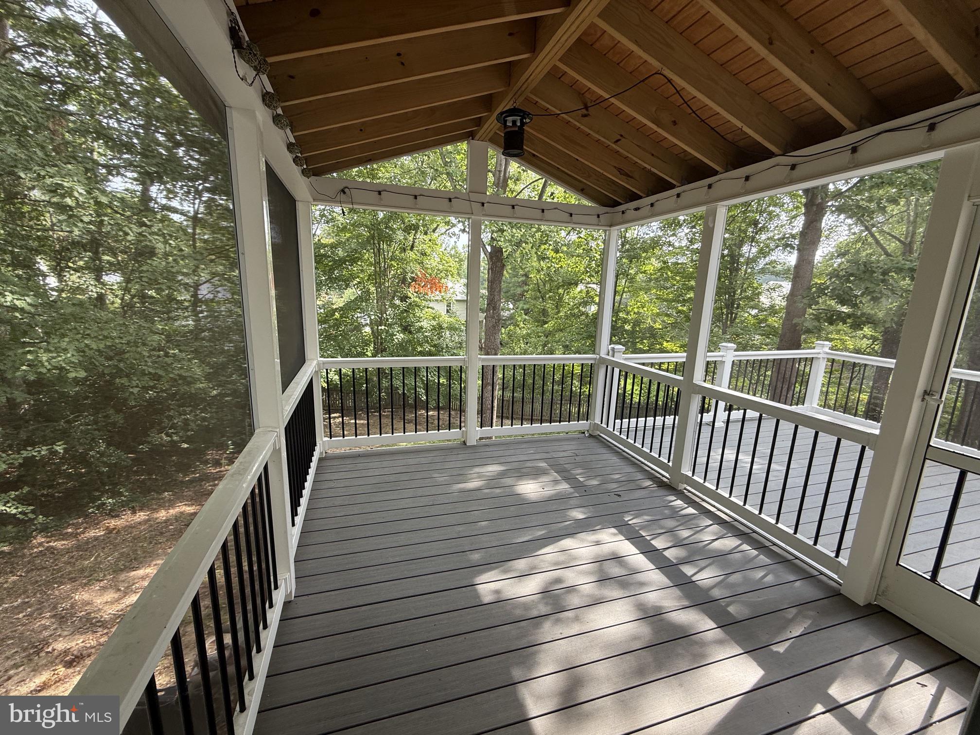 33 SNOW MEADOW LANE