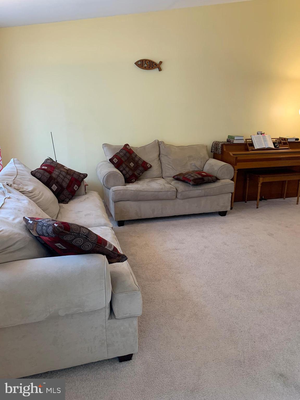 NEWTOWN CROSSING - Residential Lease