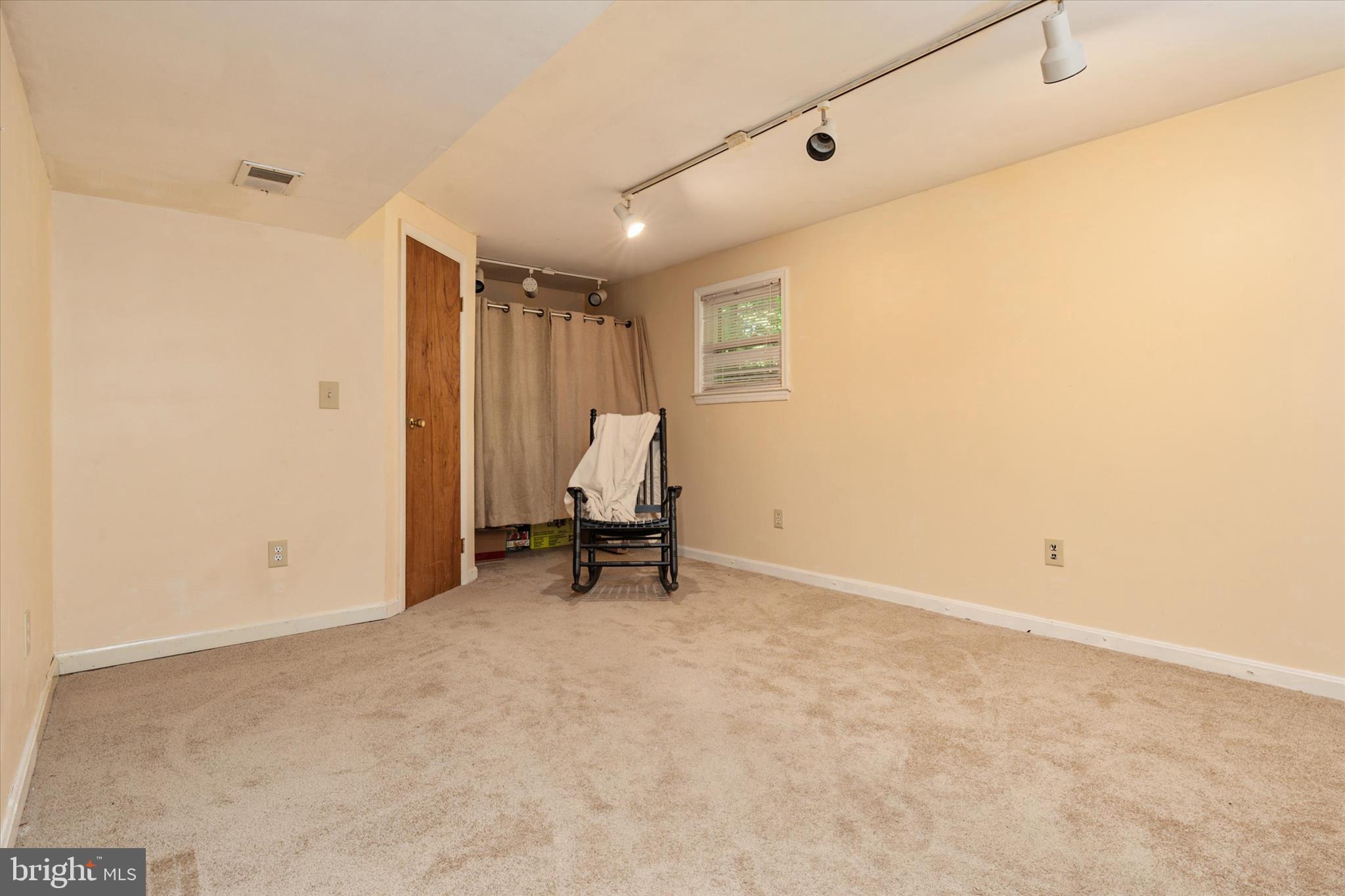 HALLMARK WOODS - Residential