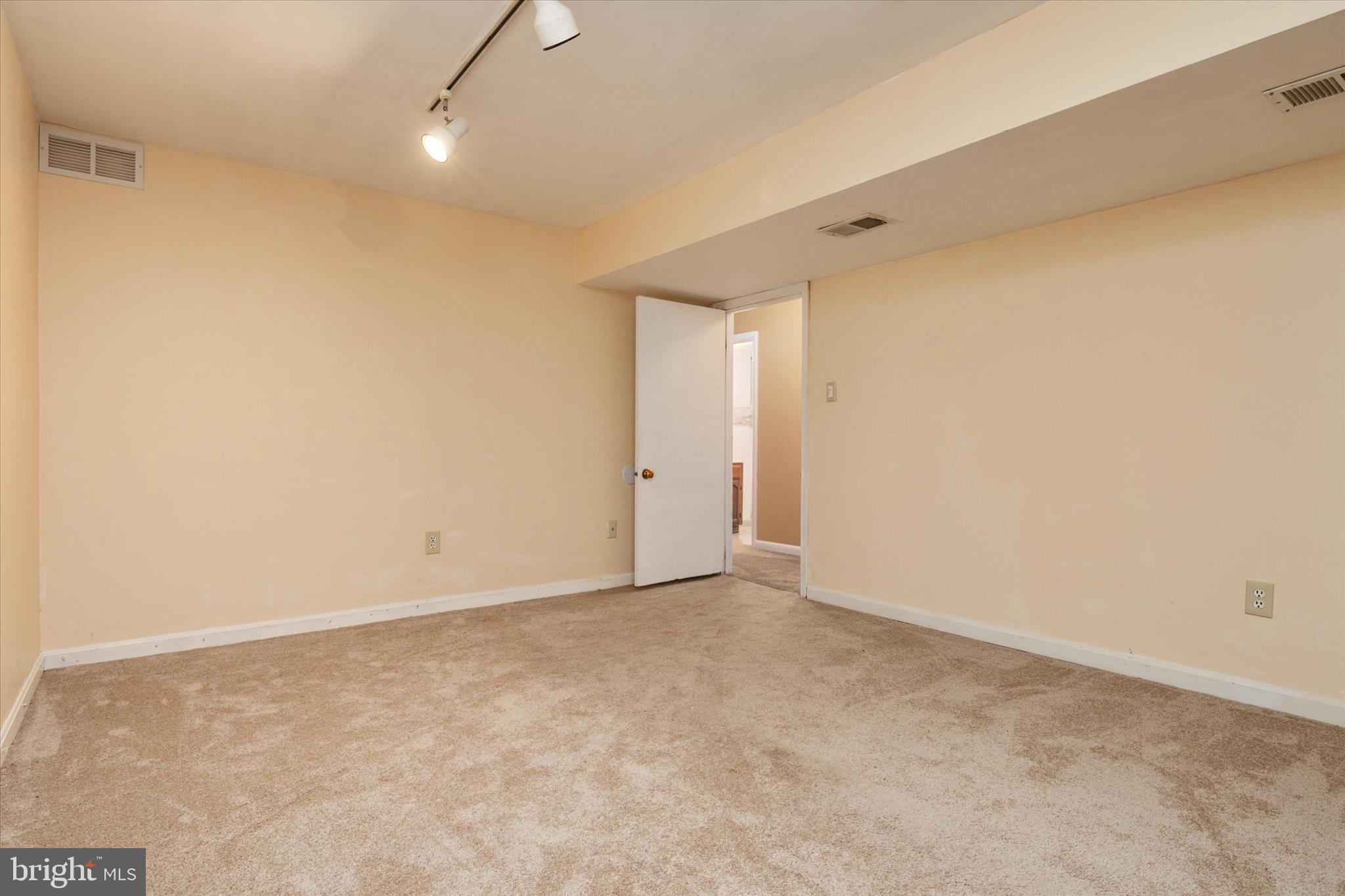 HALLMARK WOODS - Residential