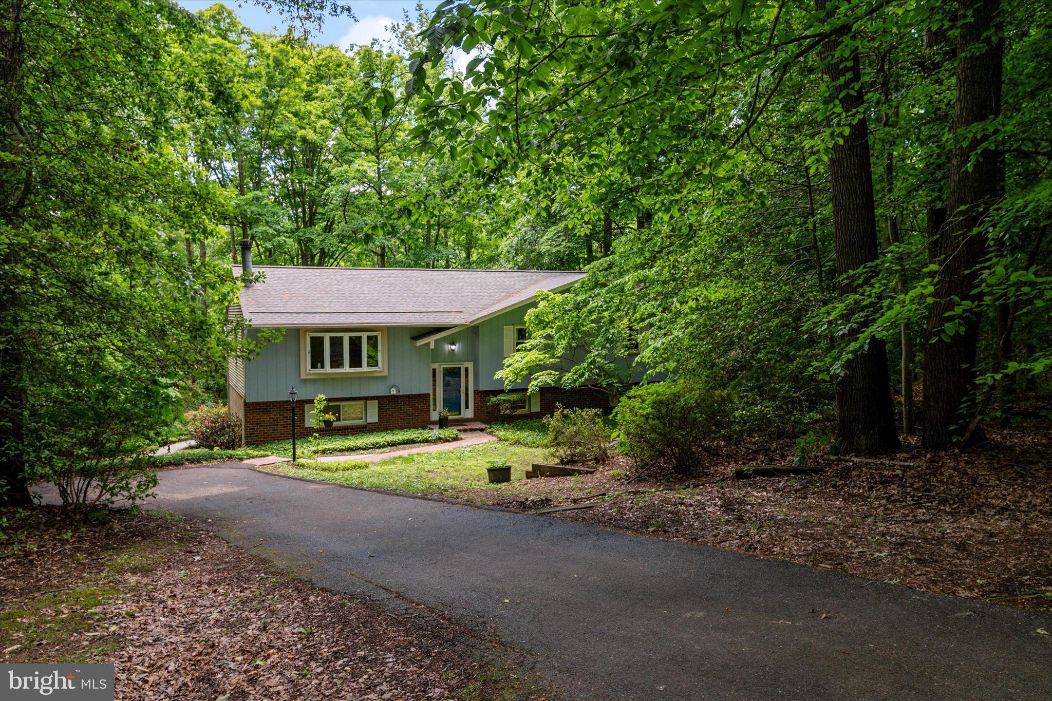 2194 HALLMARK COURT